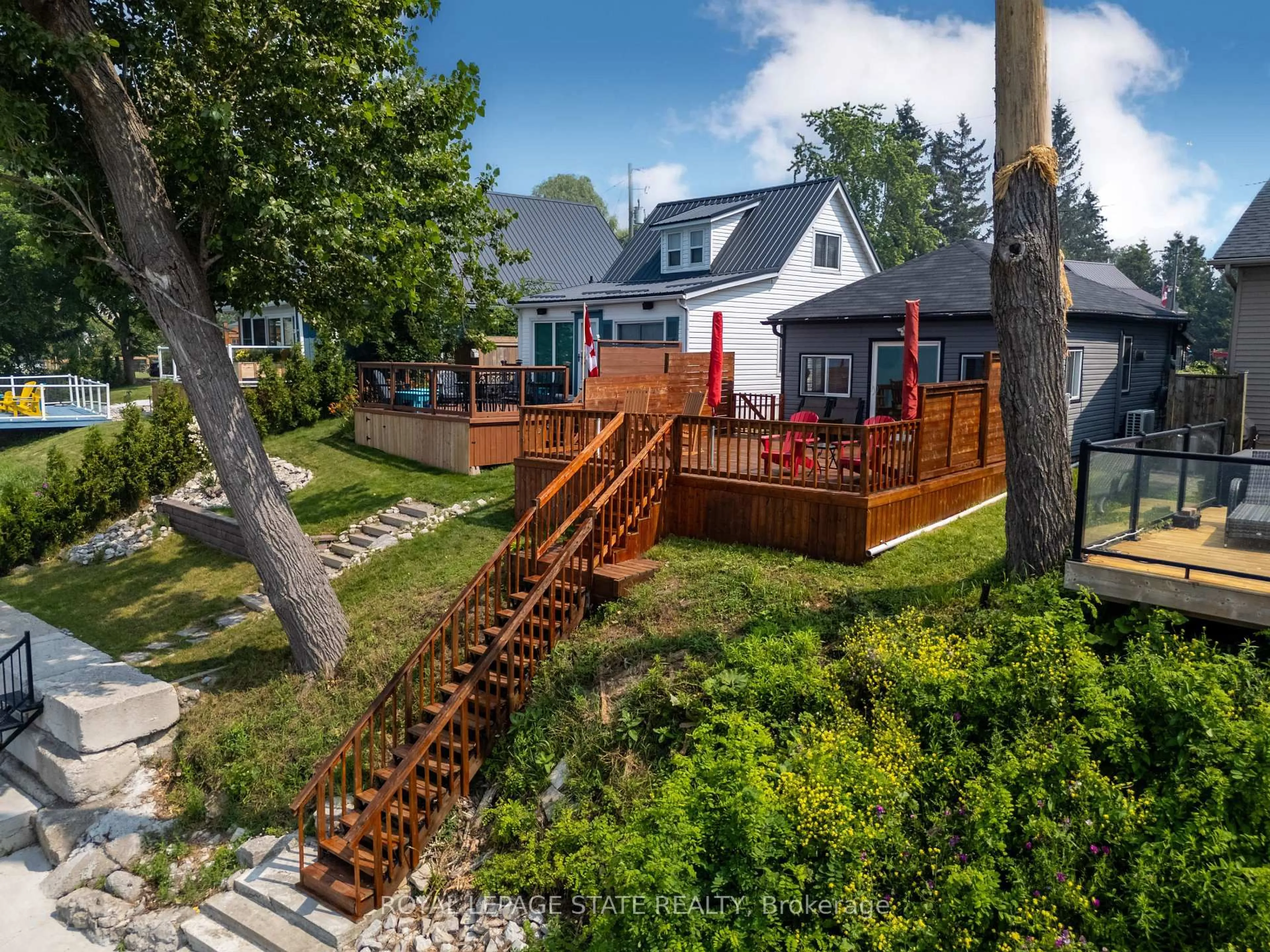 A pic from outside/outdoor area/front of a property/back of a property/a pic from drone, unknown for 6 Lakeside Dr, Haldimand Ontario N0A 1L0