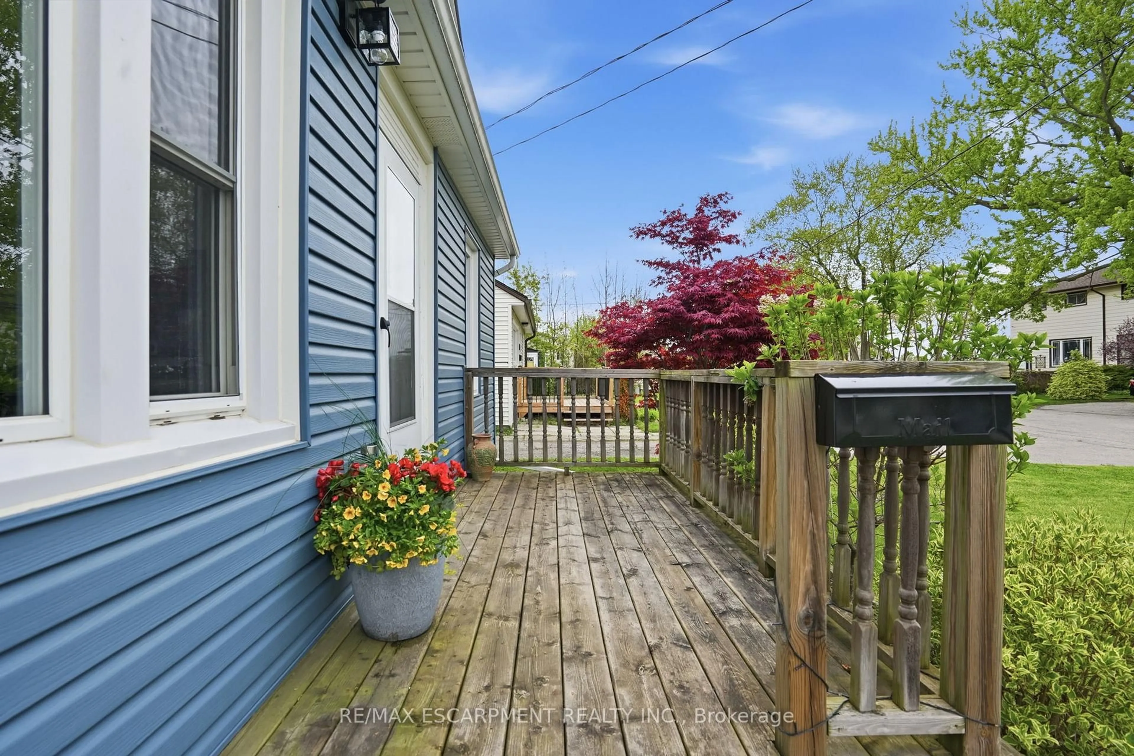 Patio, street for 15 Kirk St, St. Catharines Ontario L2S 1B8