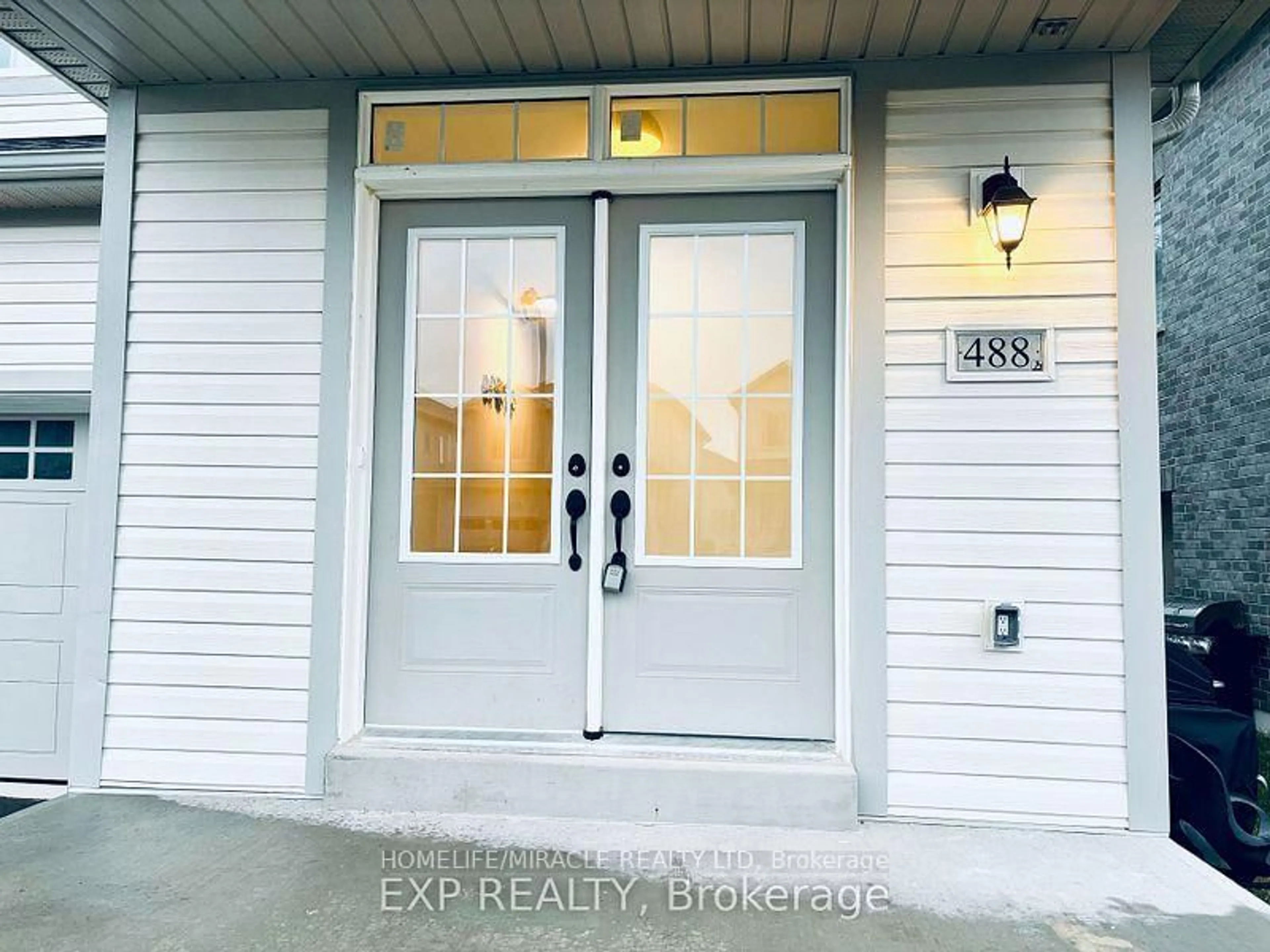 Indoor entryway for 488 Black Cherry Cres, Shelburne Ontario L9V 3Y7