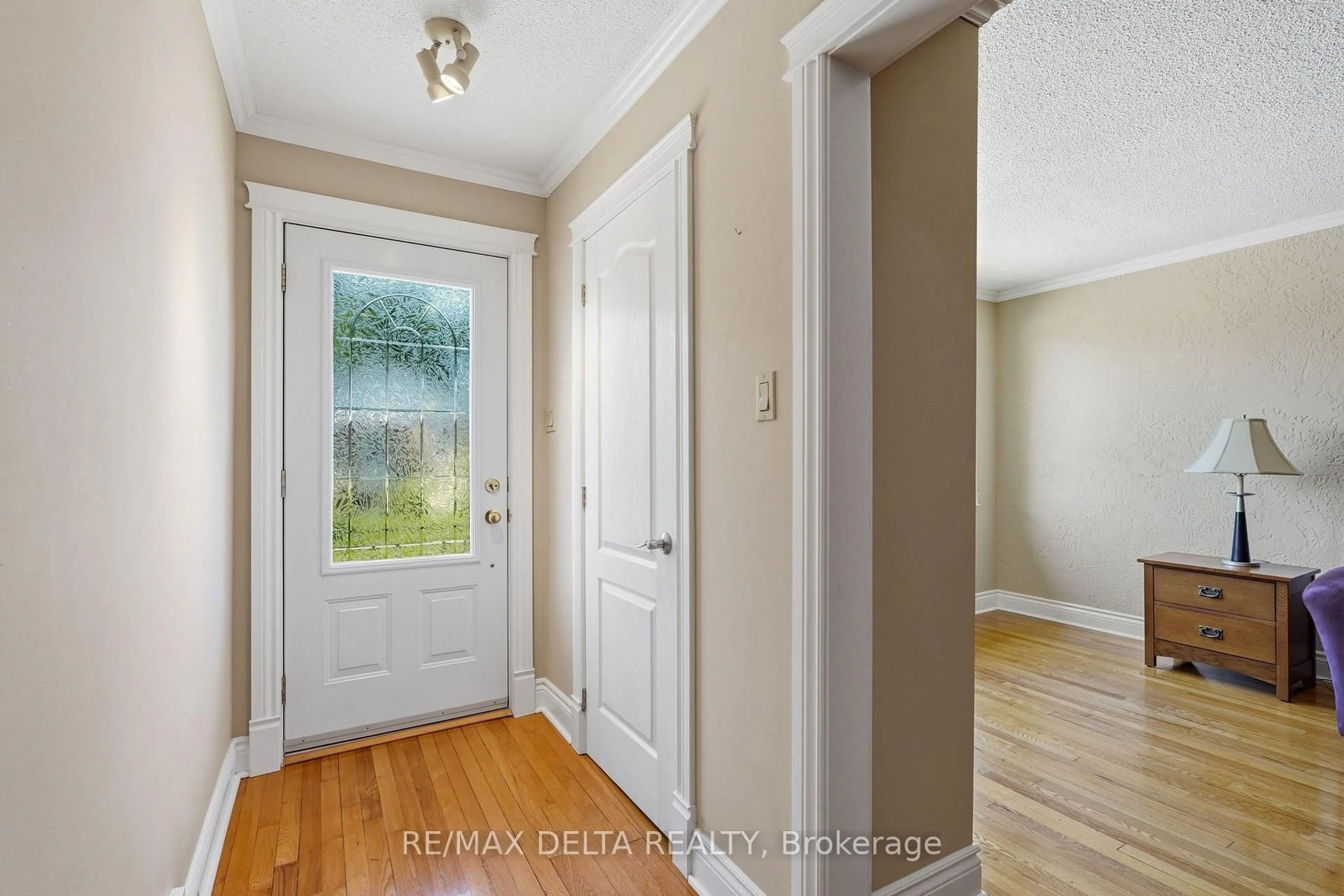Indoor entryway for 2187 Hudon St, Clarence-Rockland Ontario K4K 1K6