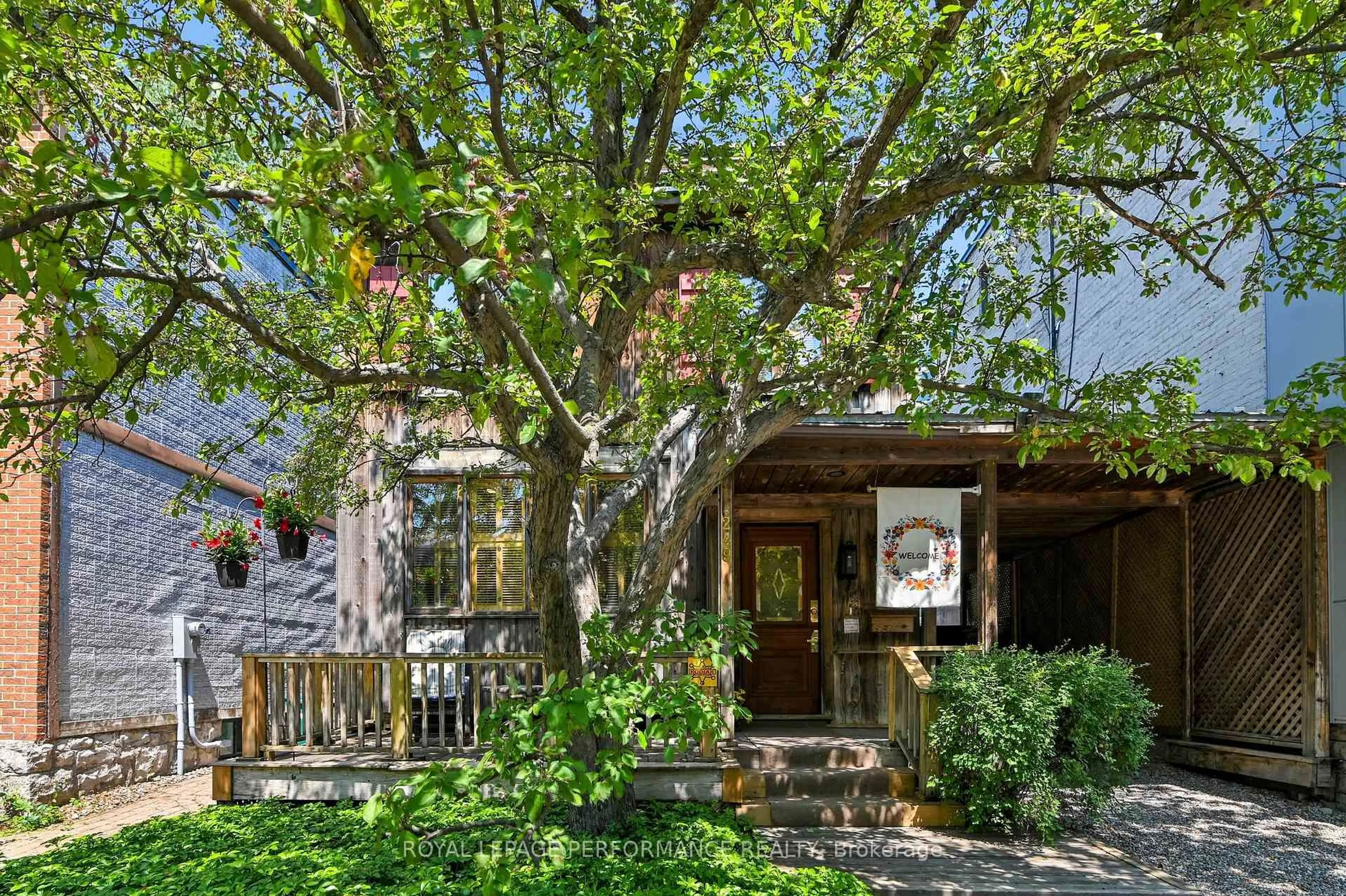 Patio, street for 249 York St, Ottawa Ontario K1N 5T9