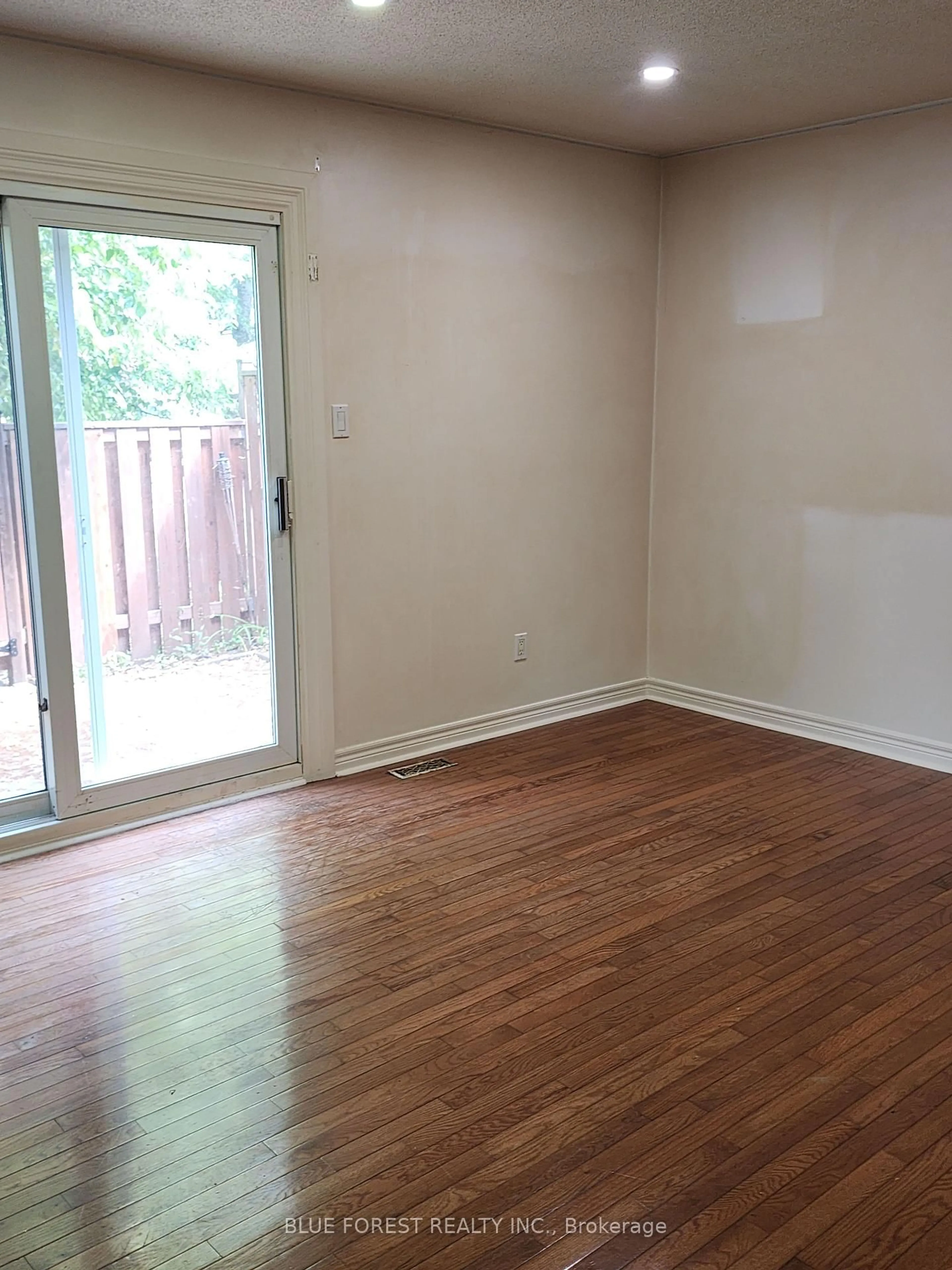 A pic of a room for 1330 Jalna Blvd #262, London South Ontario N6E 2H7