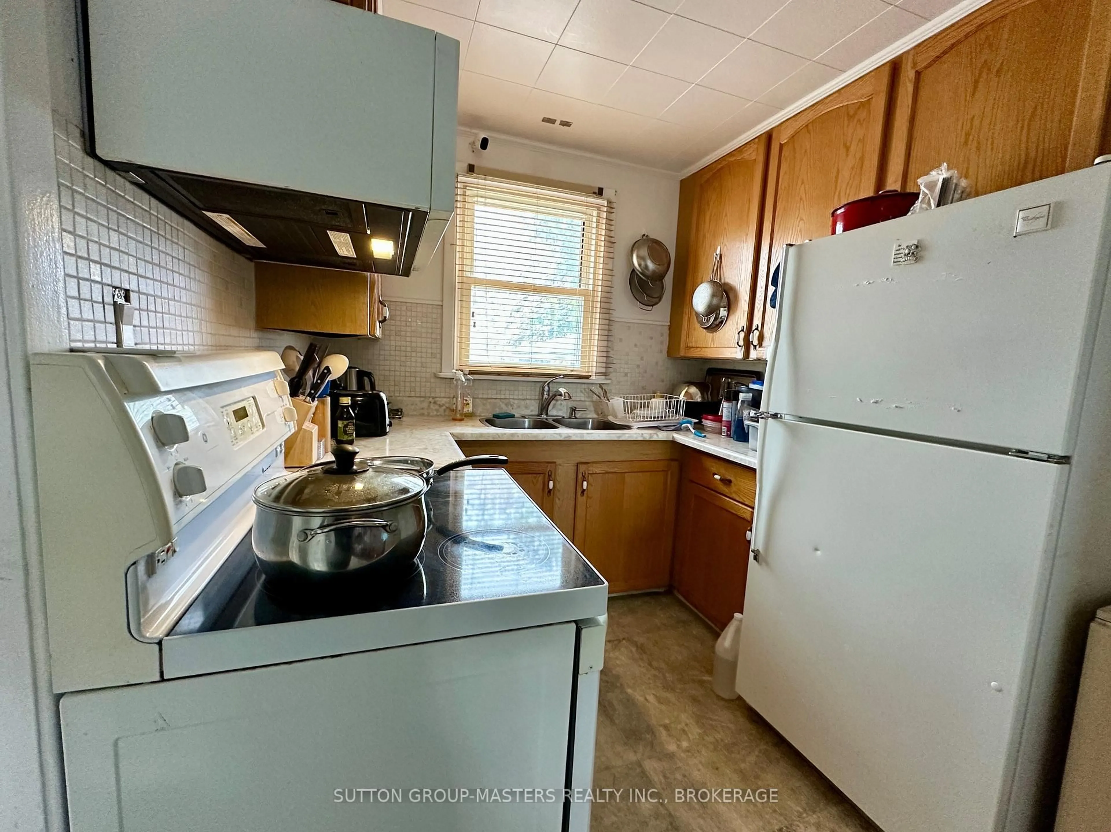Standard kitchen, unknown for 1666-1668 Victoria St, Kingston Ontario K7M 5K3
