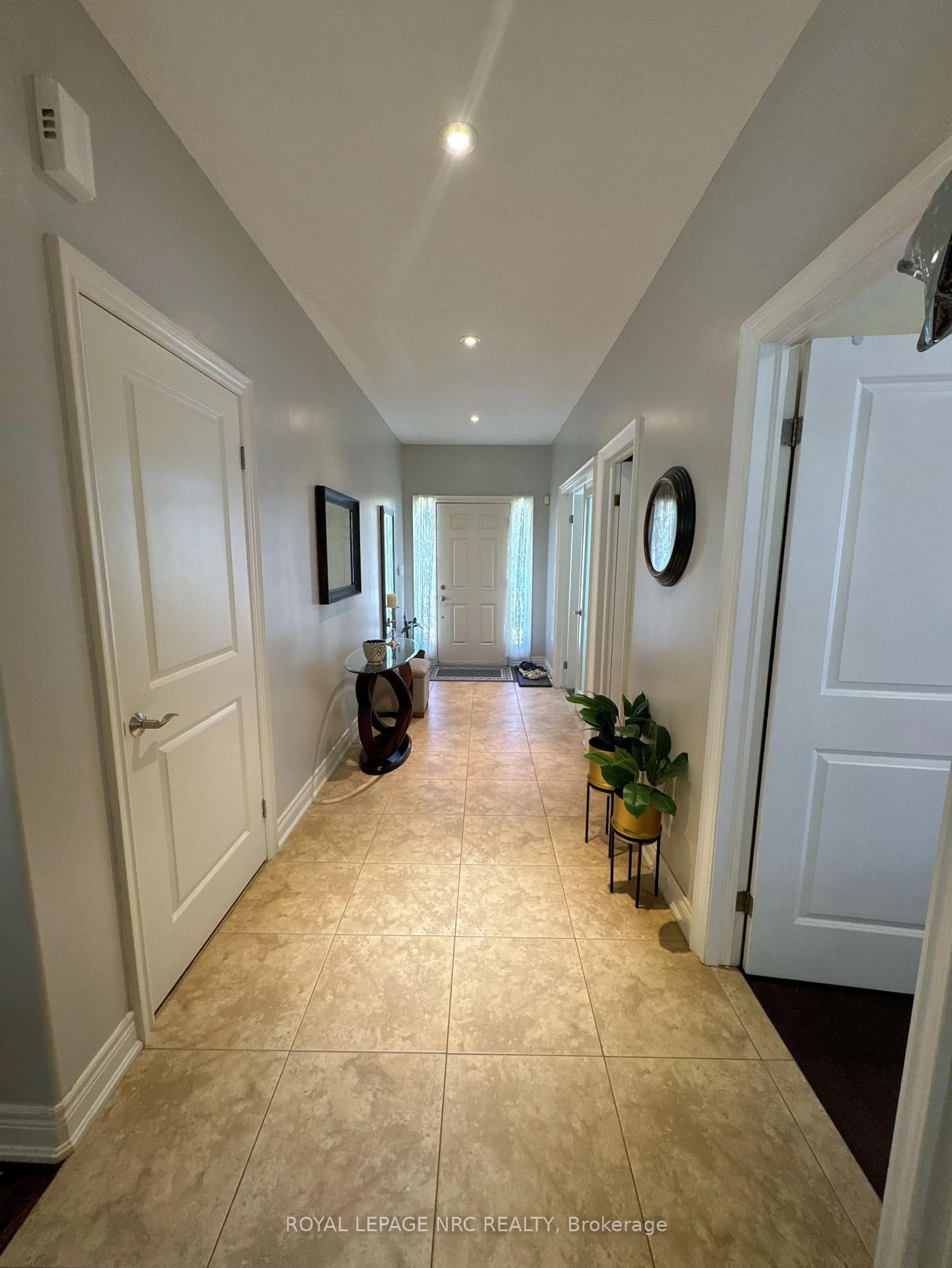 Indoor entryway for 211 First Street Louth, St. Catharines Ontario L2W 1C2