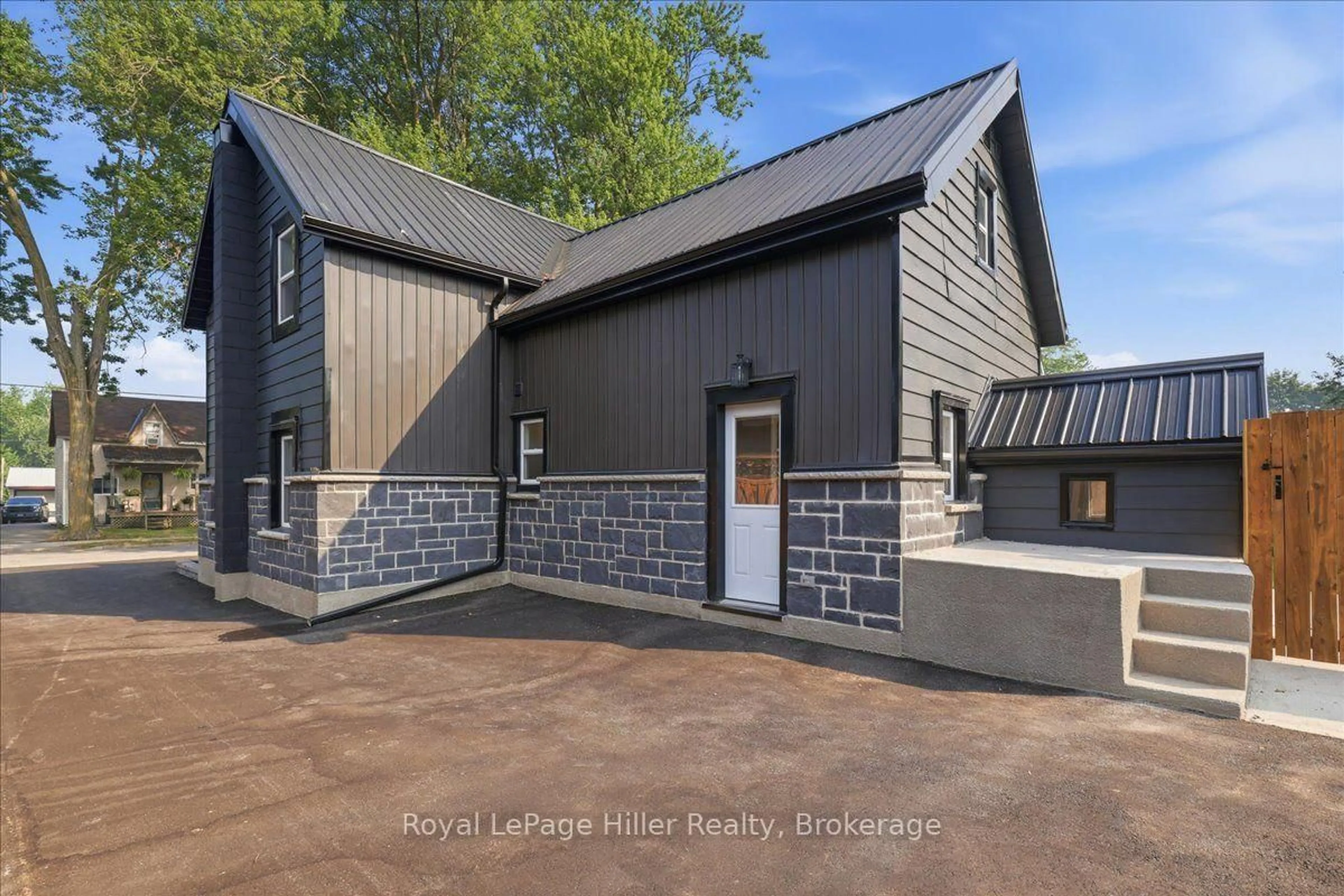 Unknown for 361 Nelson St, Stratford Ontario N5A 2K7
