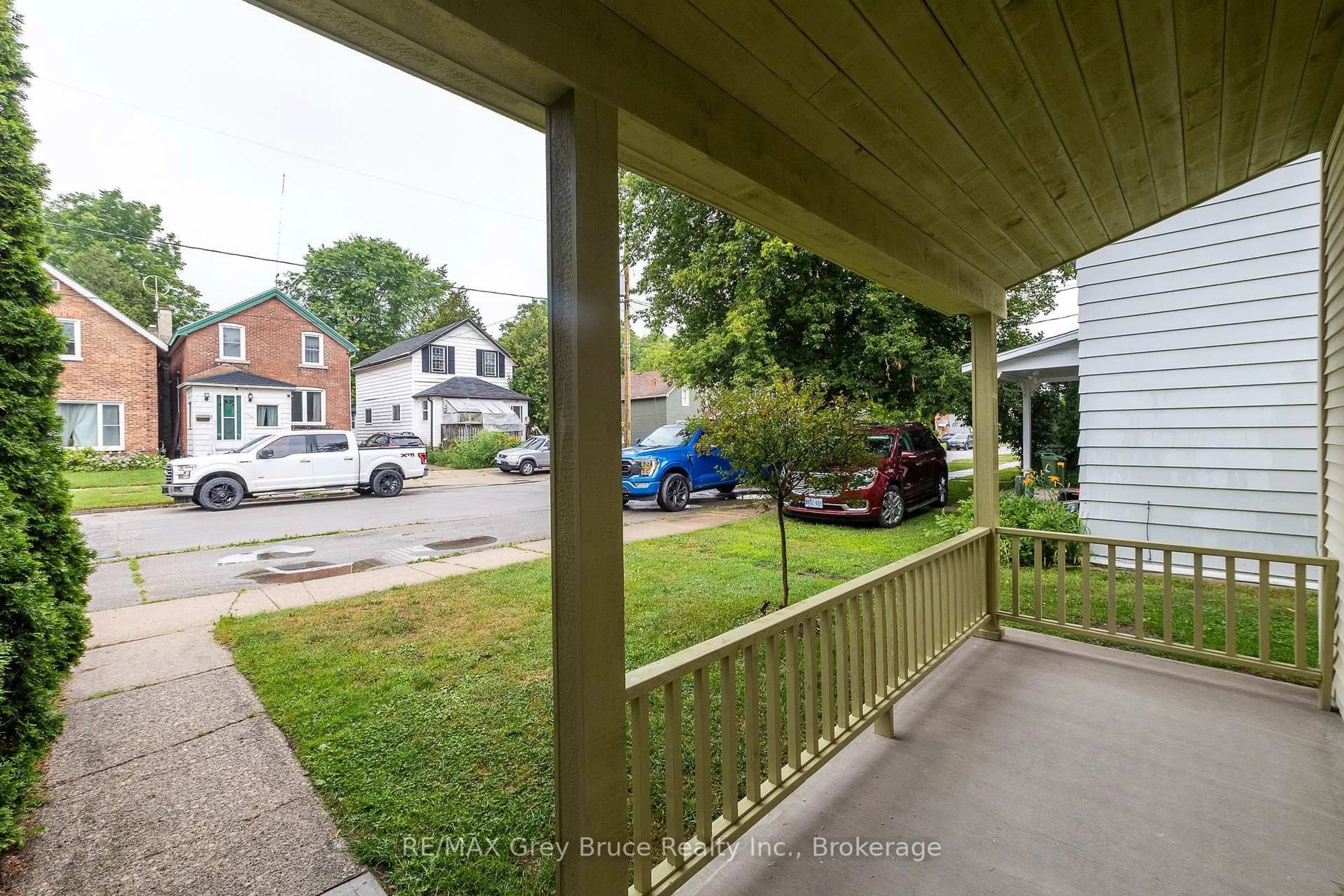 Patio, street for 1131 3rd Ave, Owen Sound Ontario N4K 4P9