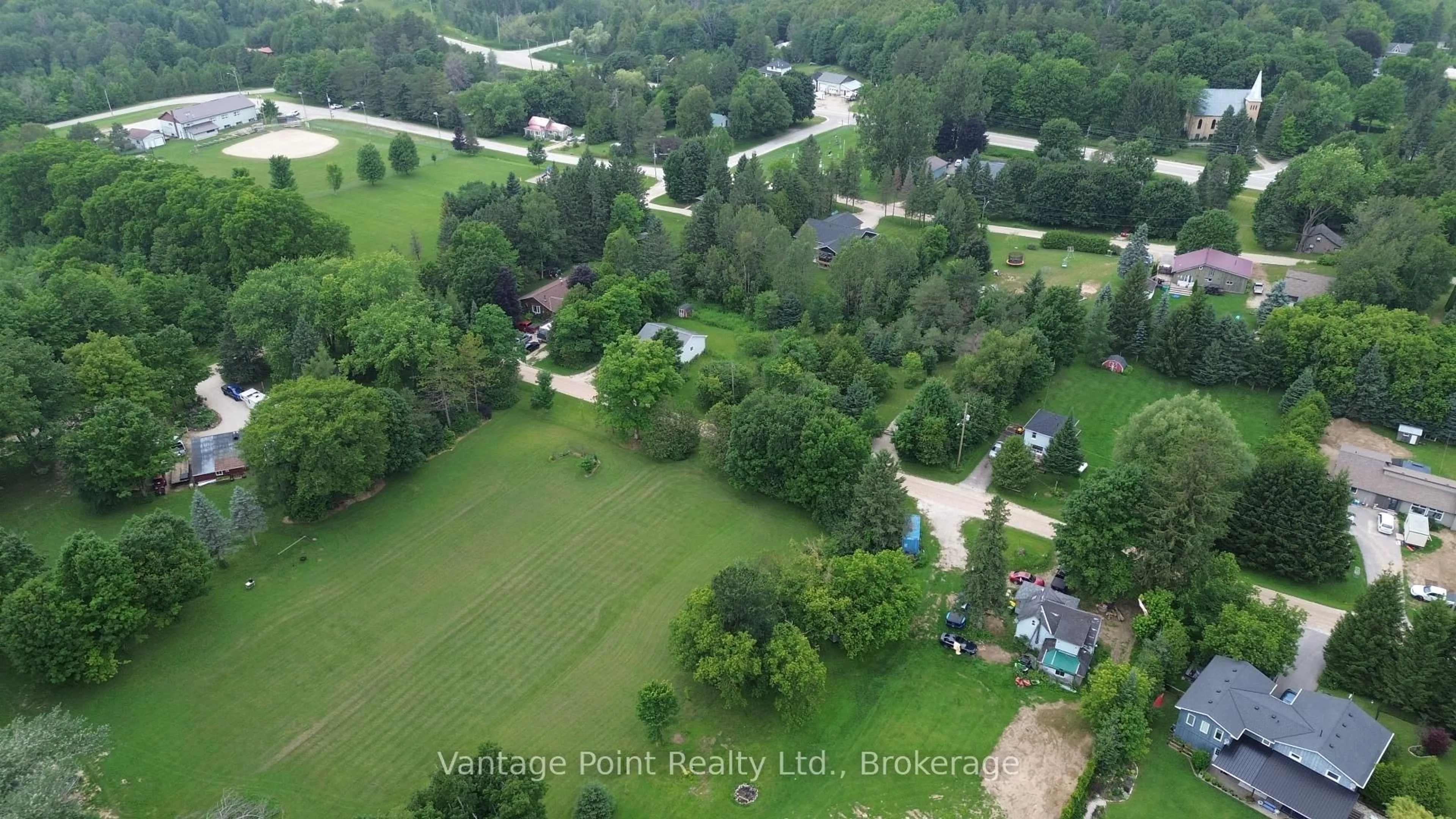 A pic from outside/outdoor area/front of a property/back of a property/a pic from drone, water/lake/river/ocean view for 136 Torry St, Grey Highlands Ontario N0C 1K0