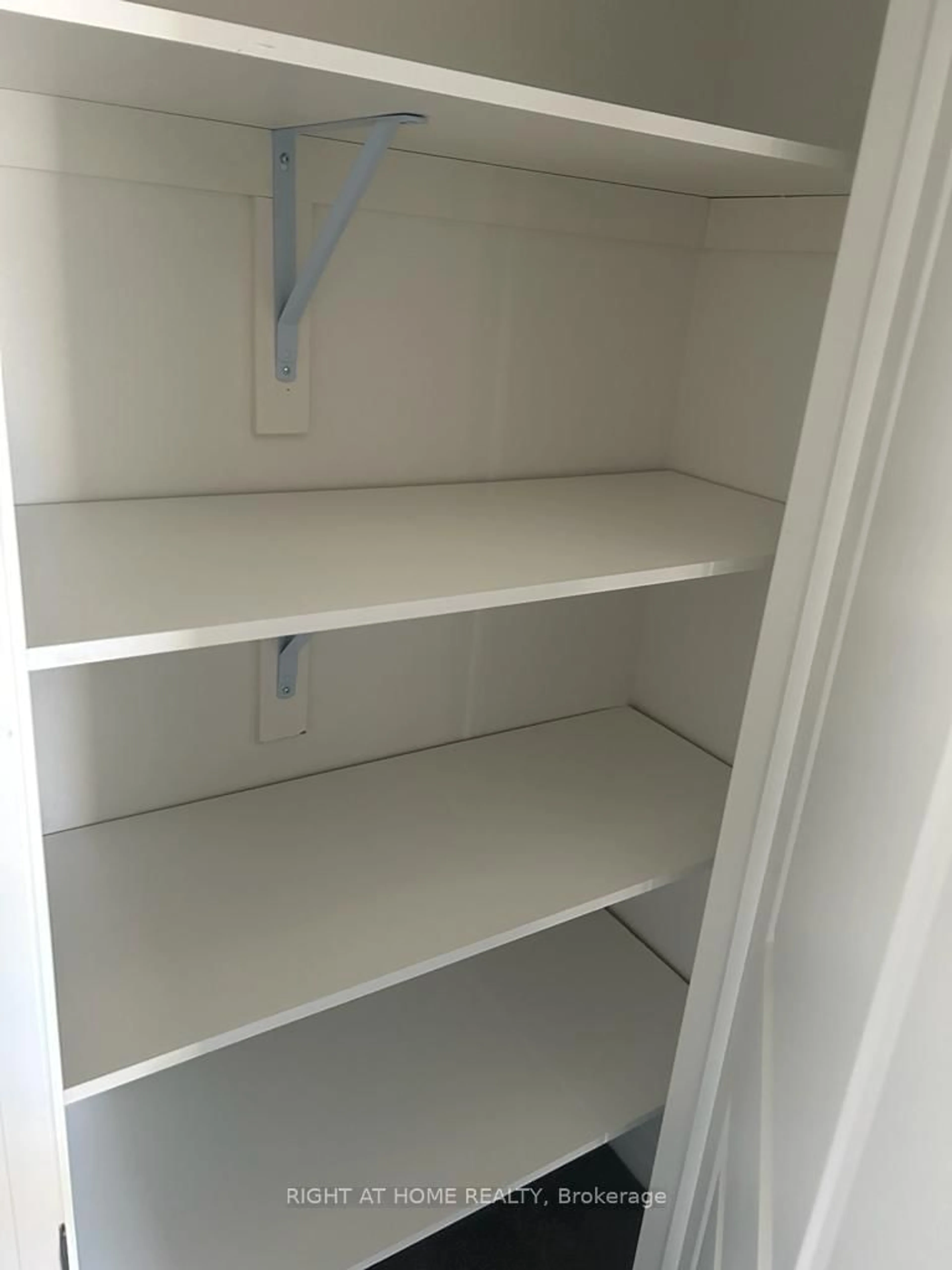 Storage room or clothes room or walk-in closet for 79 Sidney Rose Dr #46, St. Catharines Ontario L2T 0B3