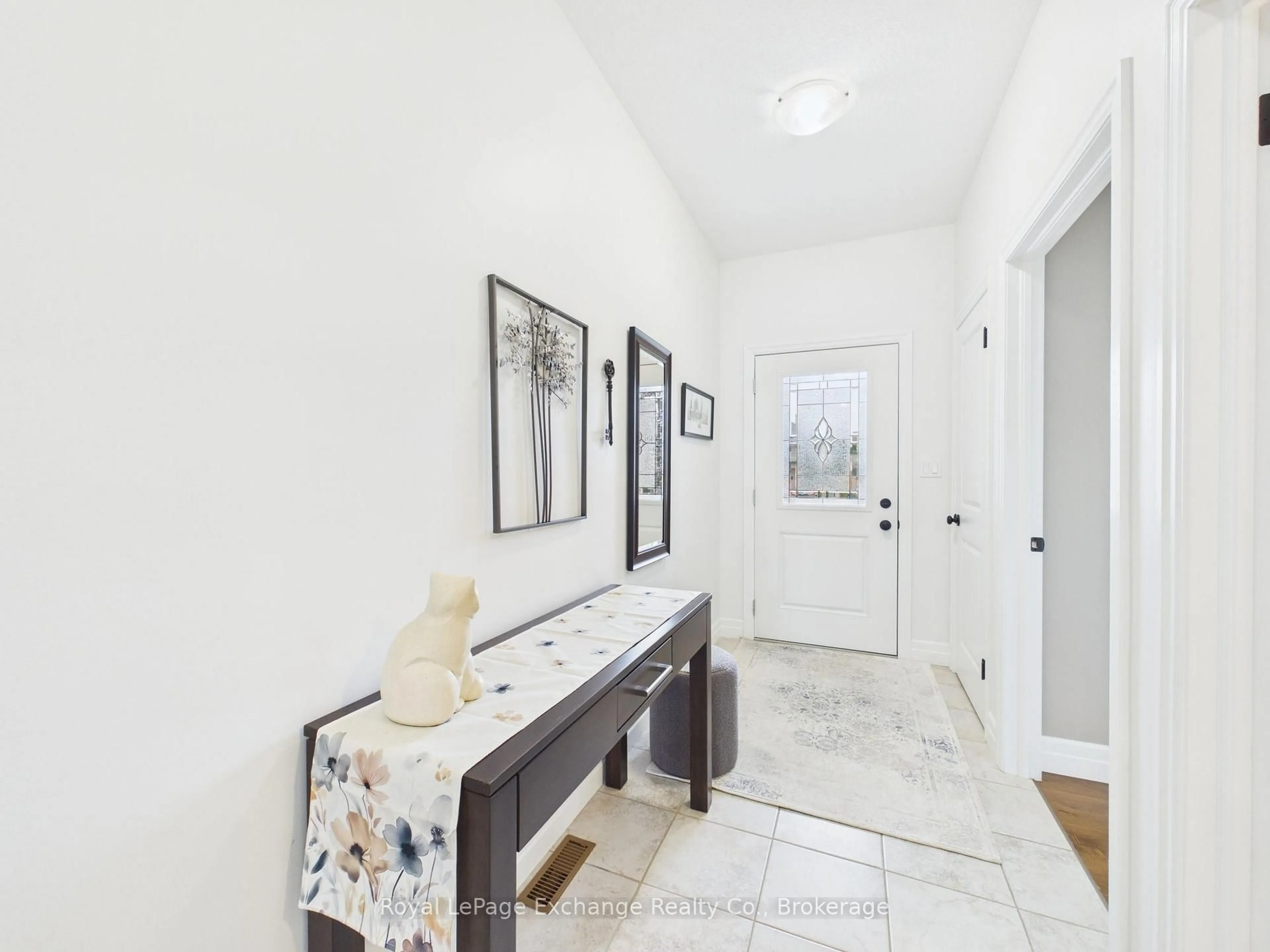 Indoor entryway for 229 Wieck Blvd, Kincardine Ontario N2Z 0A9