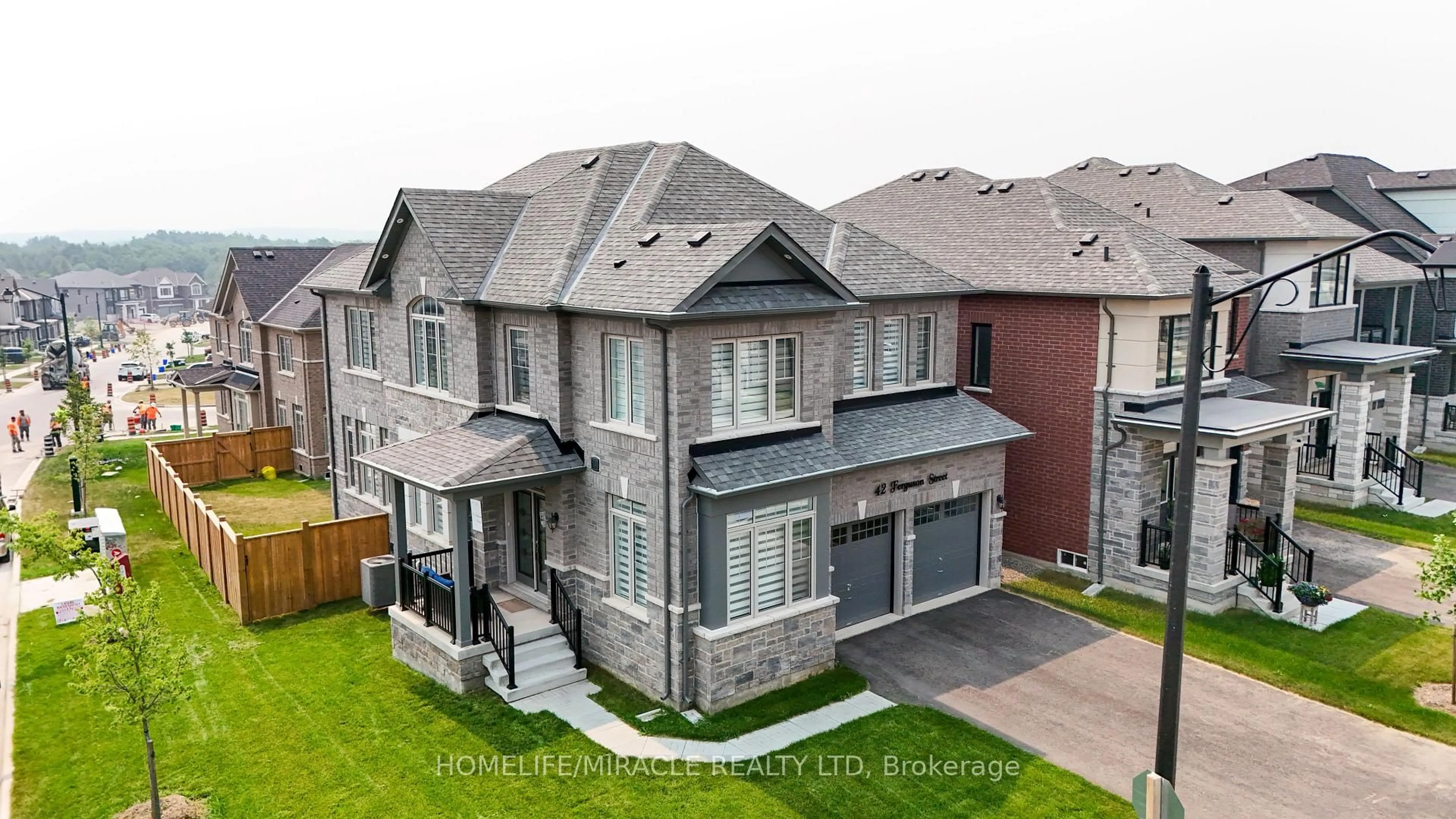 A pic from outside/outdoor area/front of a property/back of a property/a pic from drone, street for 42 Ferguson St, Erin Ontario N0B 1T0