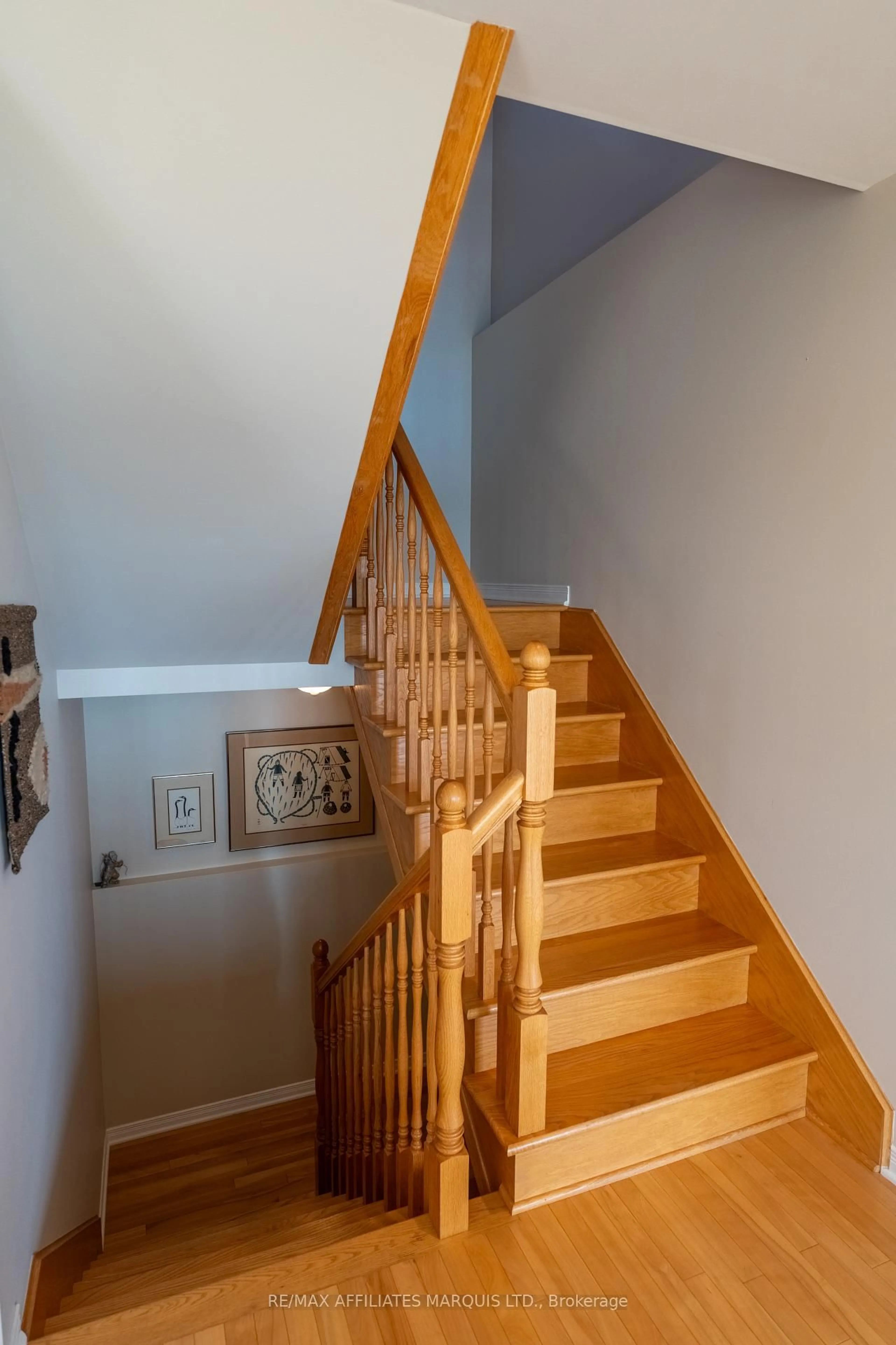 Stairs for 1172 Kirkman Crt, Cornwall Ontario K6H 5E2
