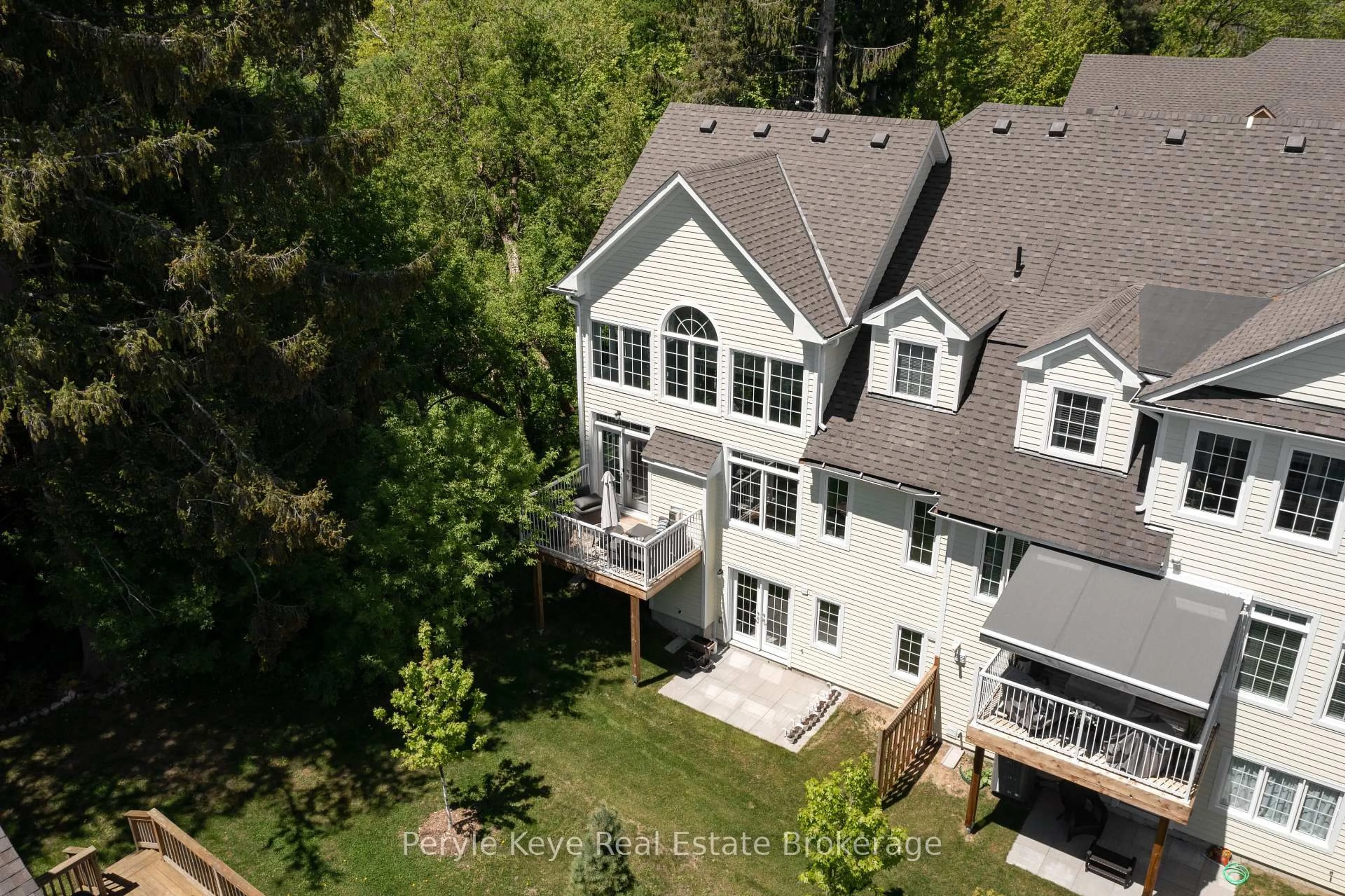 A pic from outside/outdoor area/front of a property/back of a property/a pic from drone, unknown for 16 LEEDS Crt, Bracebridge Ontario P1L 0B7