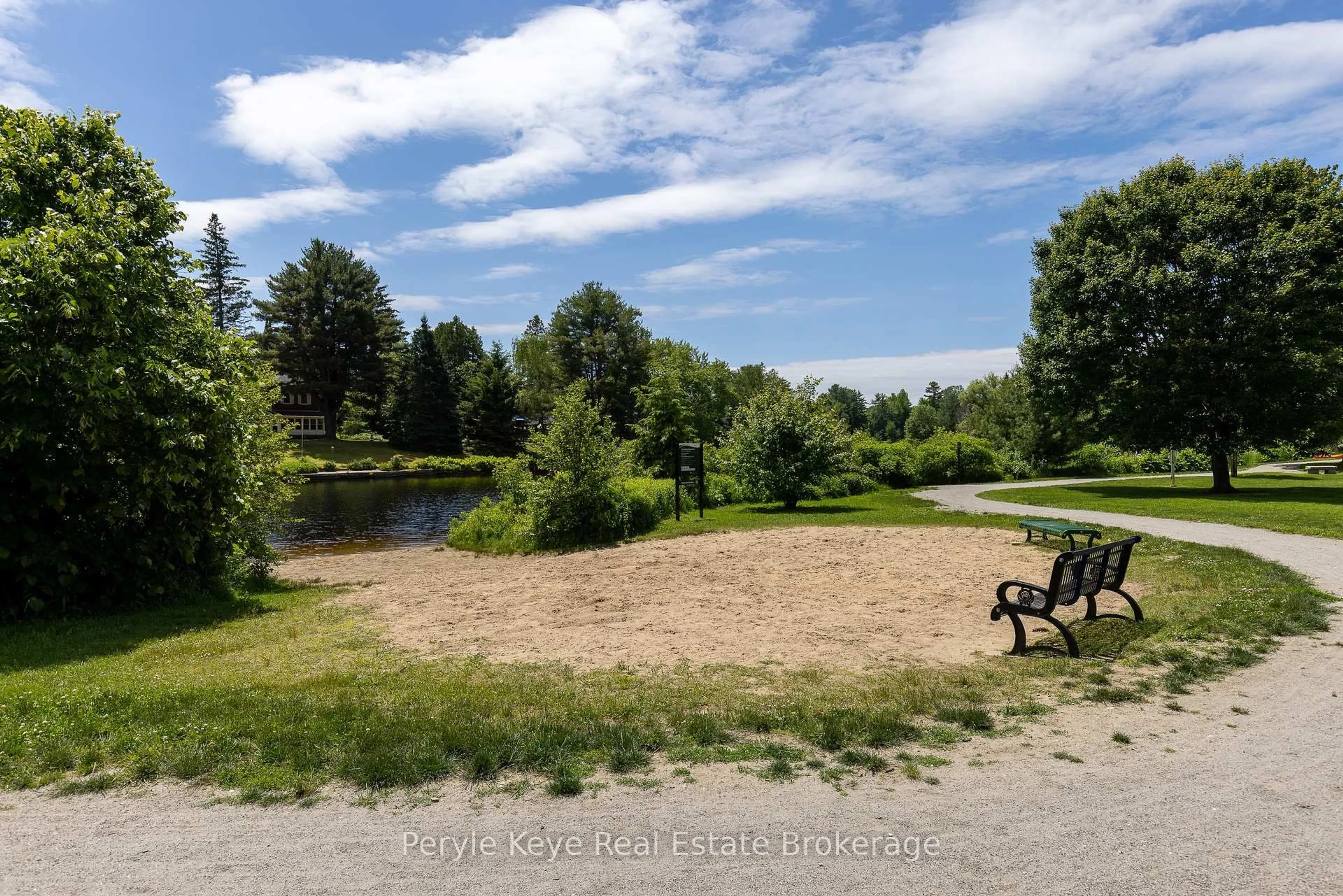 A pic from outside/outdoor area/front of a property/back of a property/a pic from drone, water/lake/river/ocean view for 16 LEEDS Crt, Bracebridge Ontario P1L 0B7