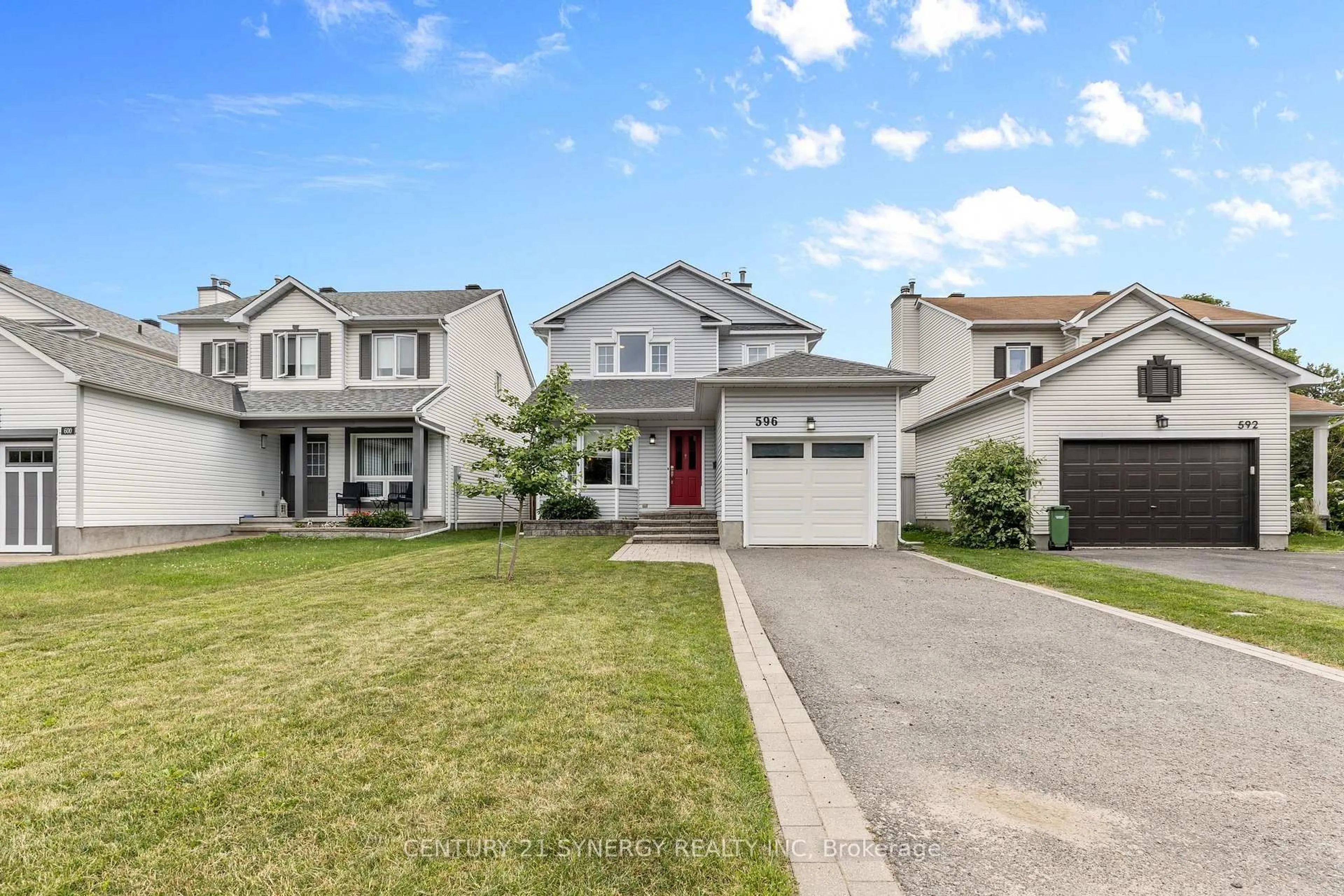 Home with vinyl exterior material, street for 596 Deancourt Cres, Ottawa Ontario K4A 3G5