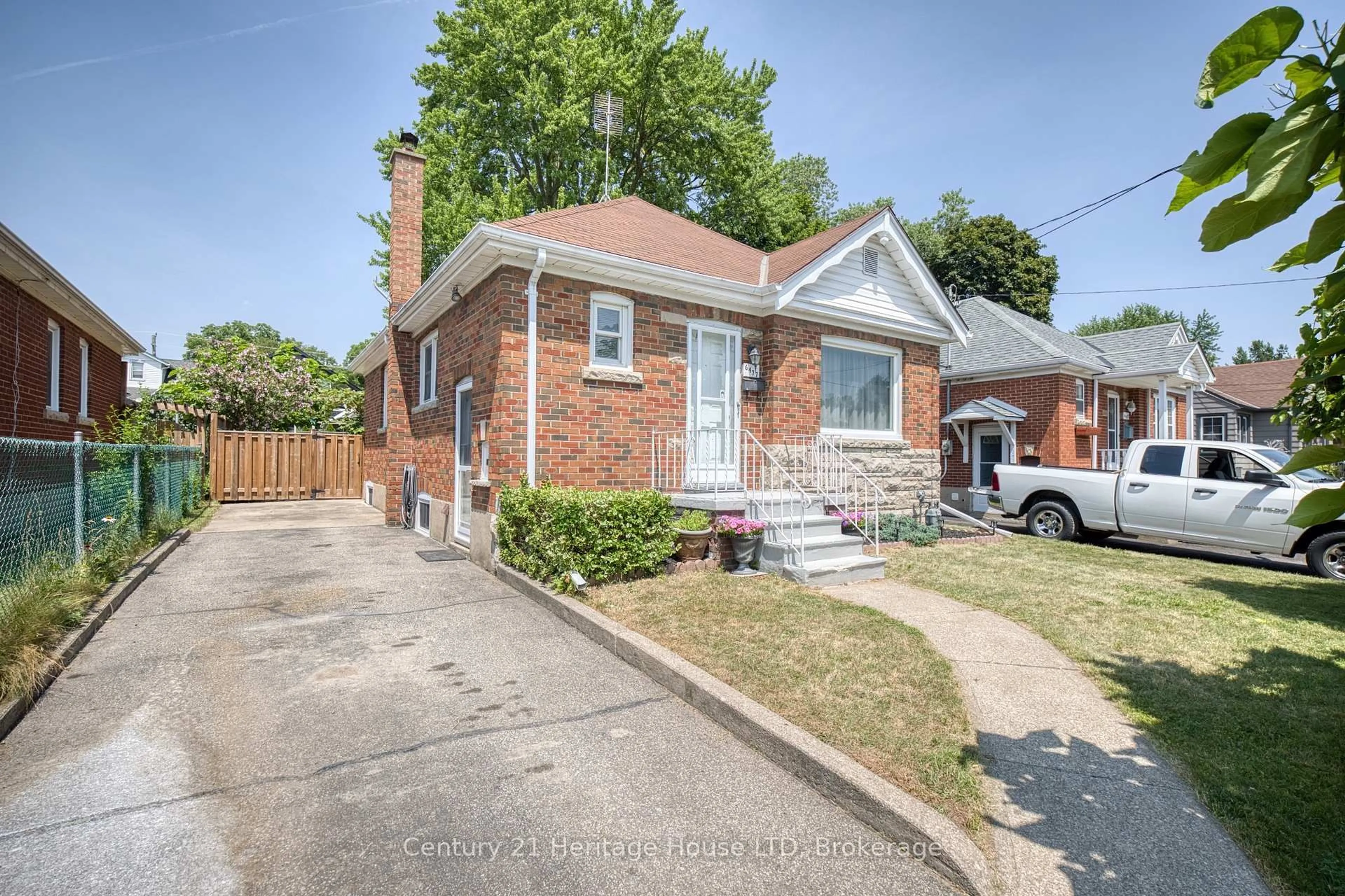 Home with brick exterior material, street for 6477 Barker St, Niagara Falls Ontario L2G 1Y6