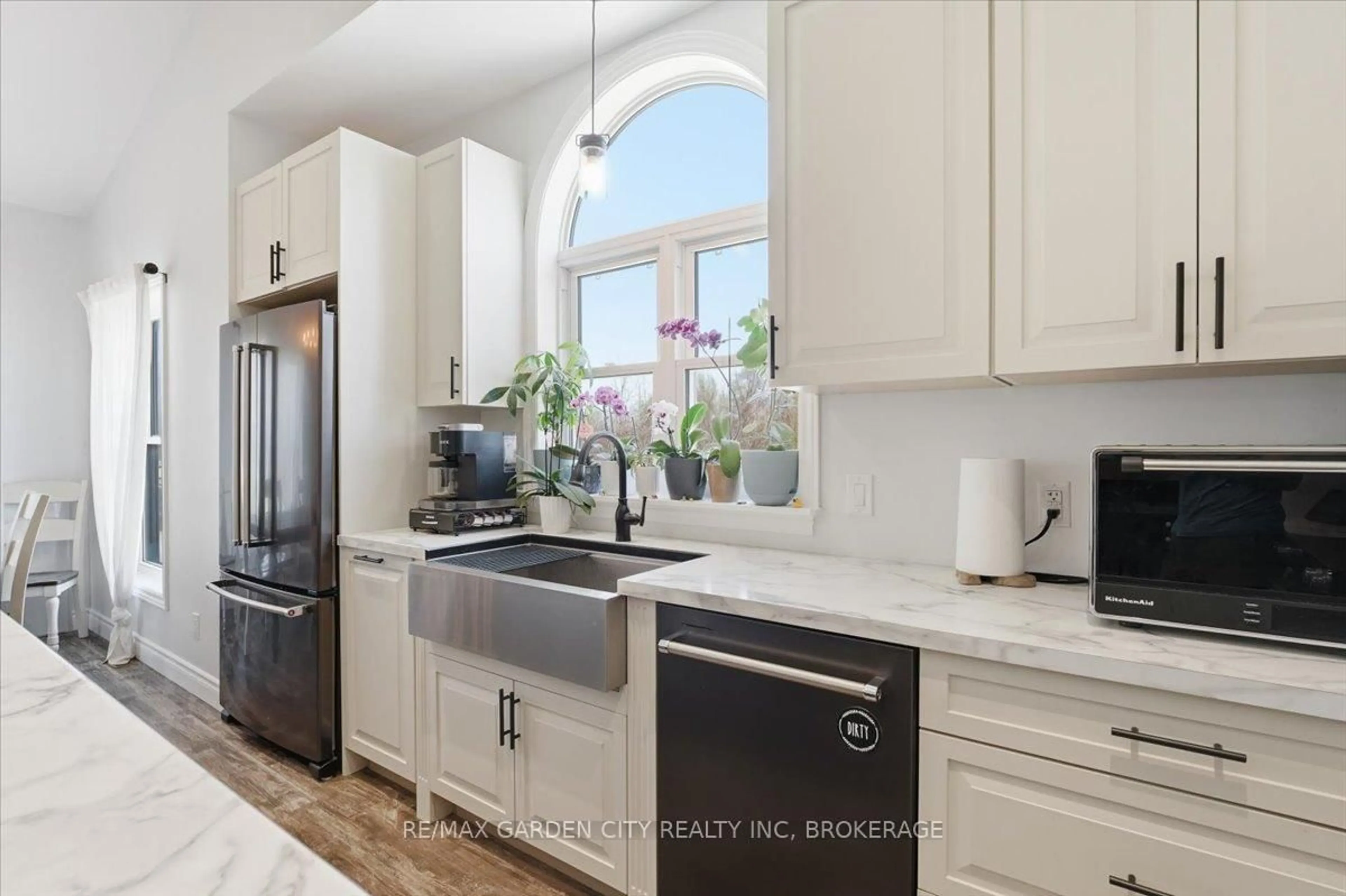Open concept kitchen, ceramic/tile floor for 782 North Shore Dr, Haldimand Ontario N1A 2W5