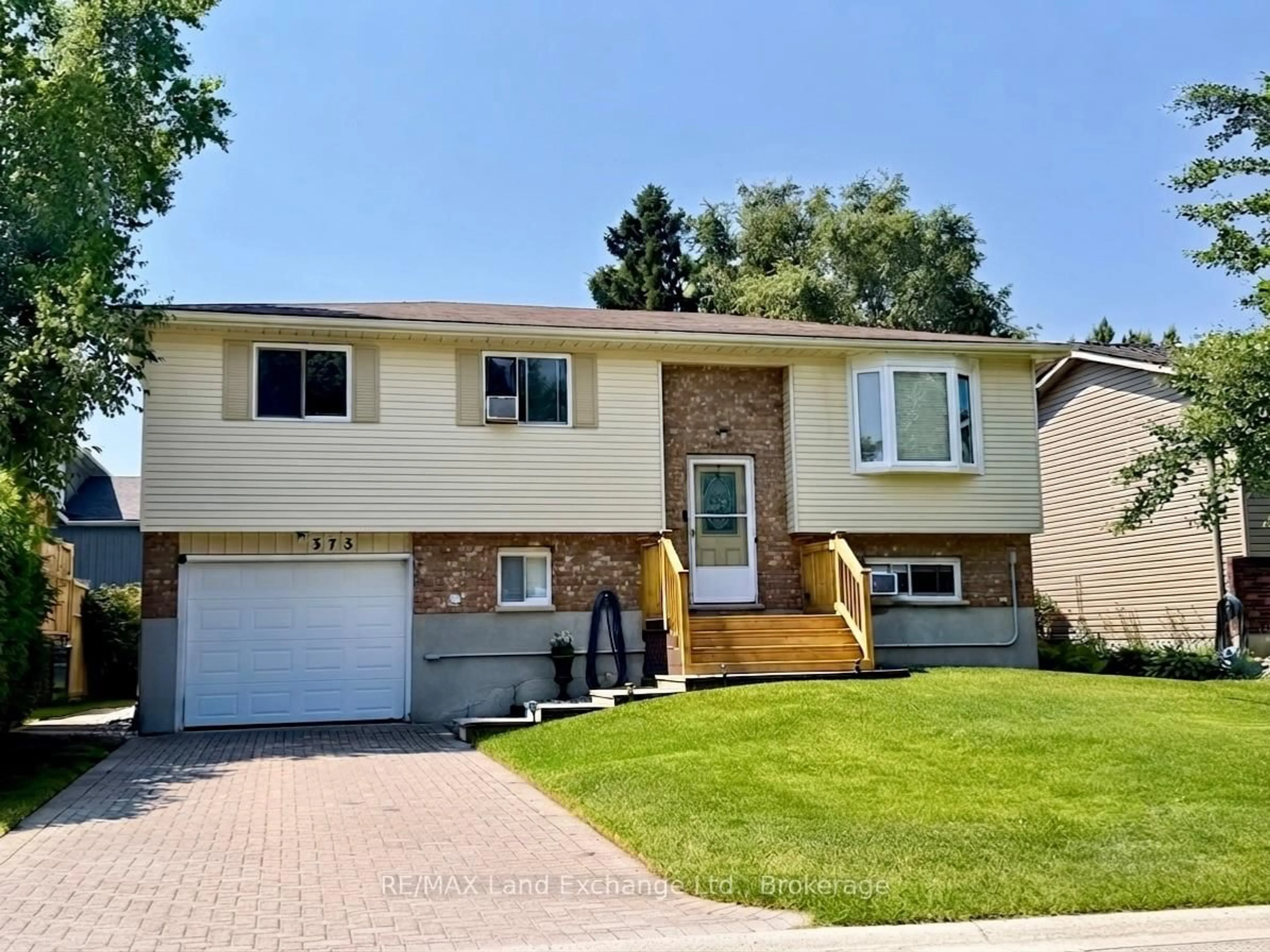 Home with vinyl exterior material, street for 375 LANSDOWNE St, Saugeen Shores Ontario N0H 2L0