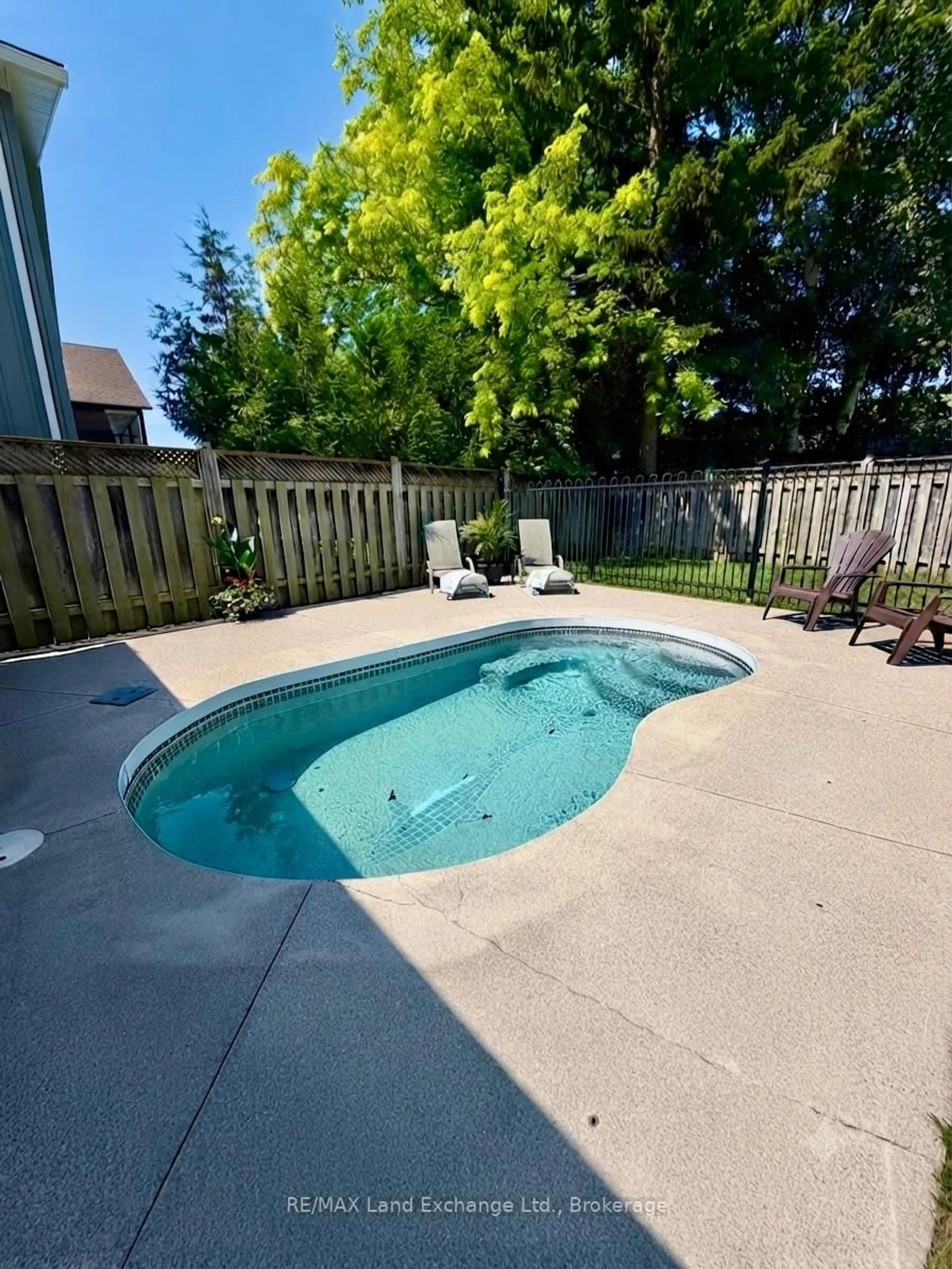 Pool for 375 LANSDOWNE St, Saugeen Shores Ontario N0H 2L0