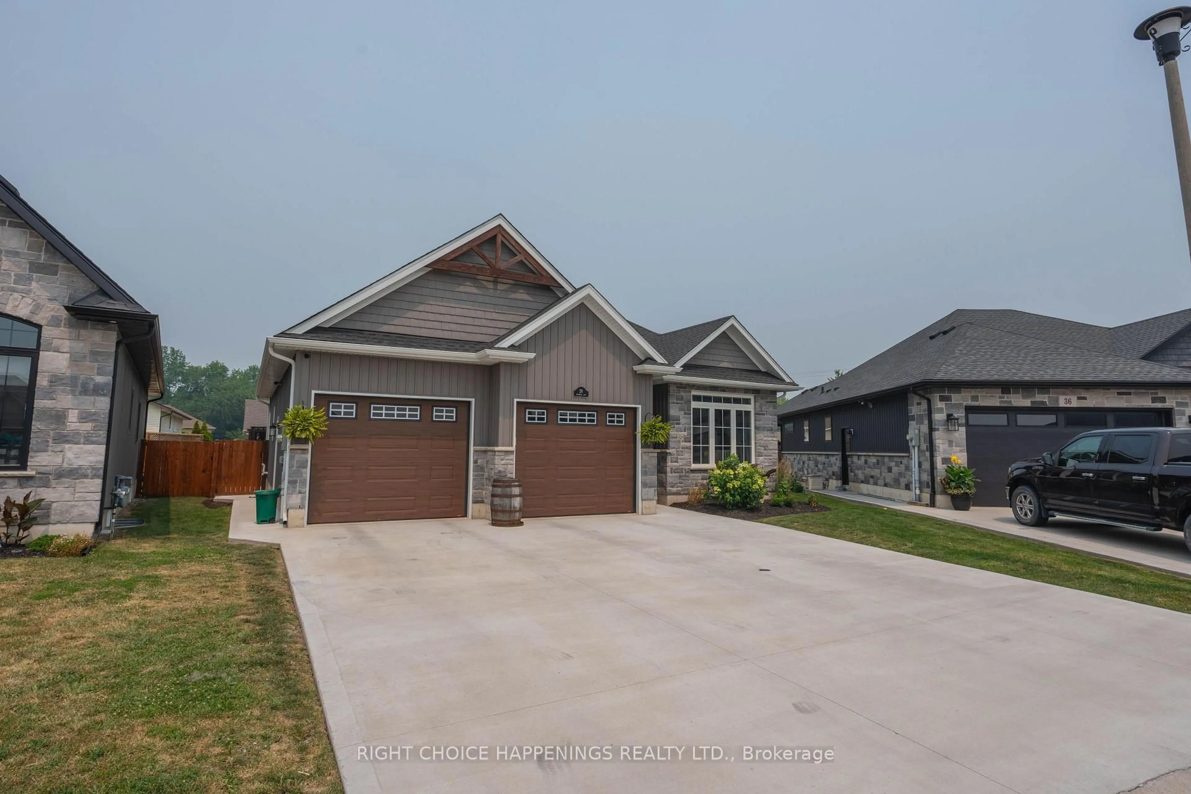 Home with brick exterior material, street for 28 Harvard Crt, Welland Ontario L3B 6E7