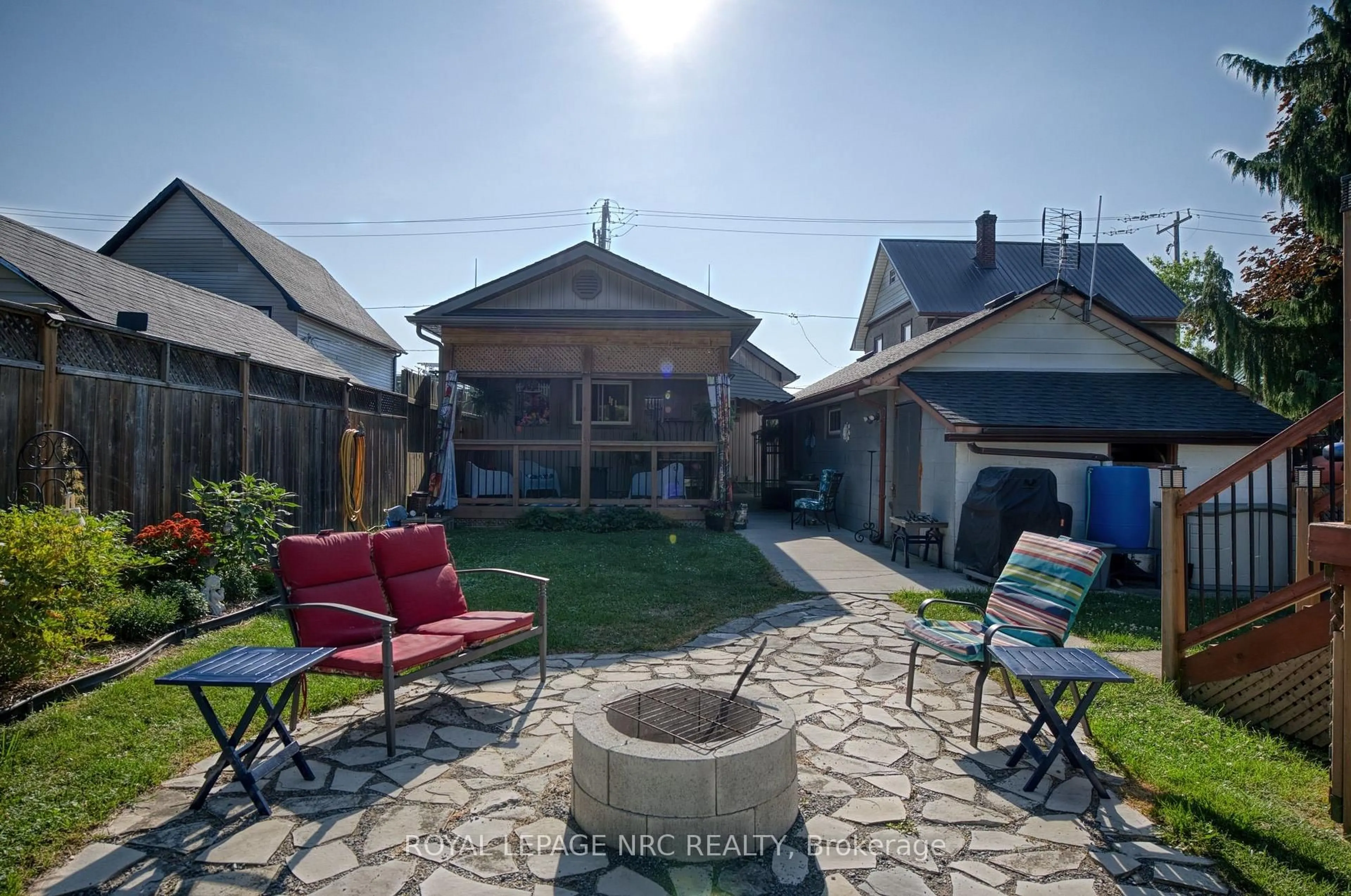 Patio, street for 294 Davis St, Port Colborne Ontario L3K 1Z4