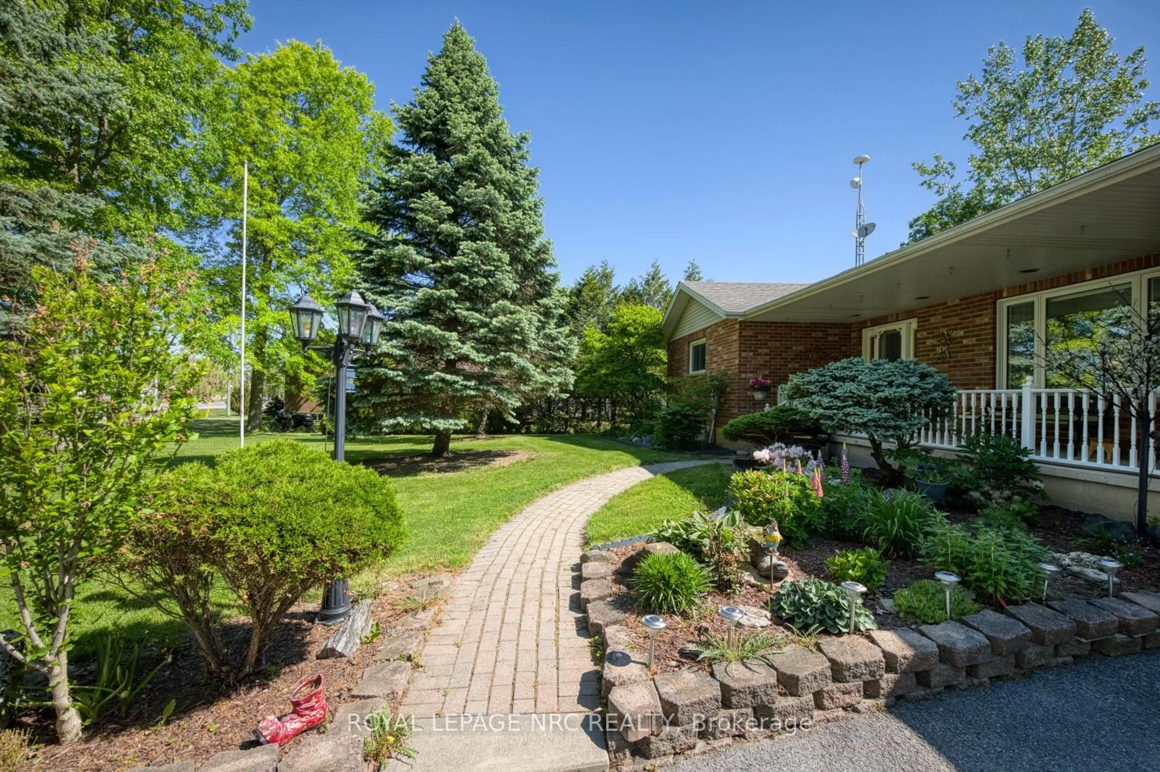 Patio, unknown for 270 Doans Ridge Rd, Welland Ontario L3B 5N7