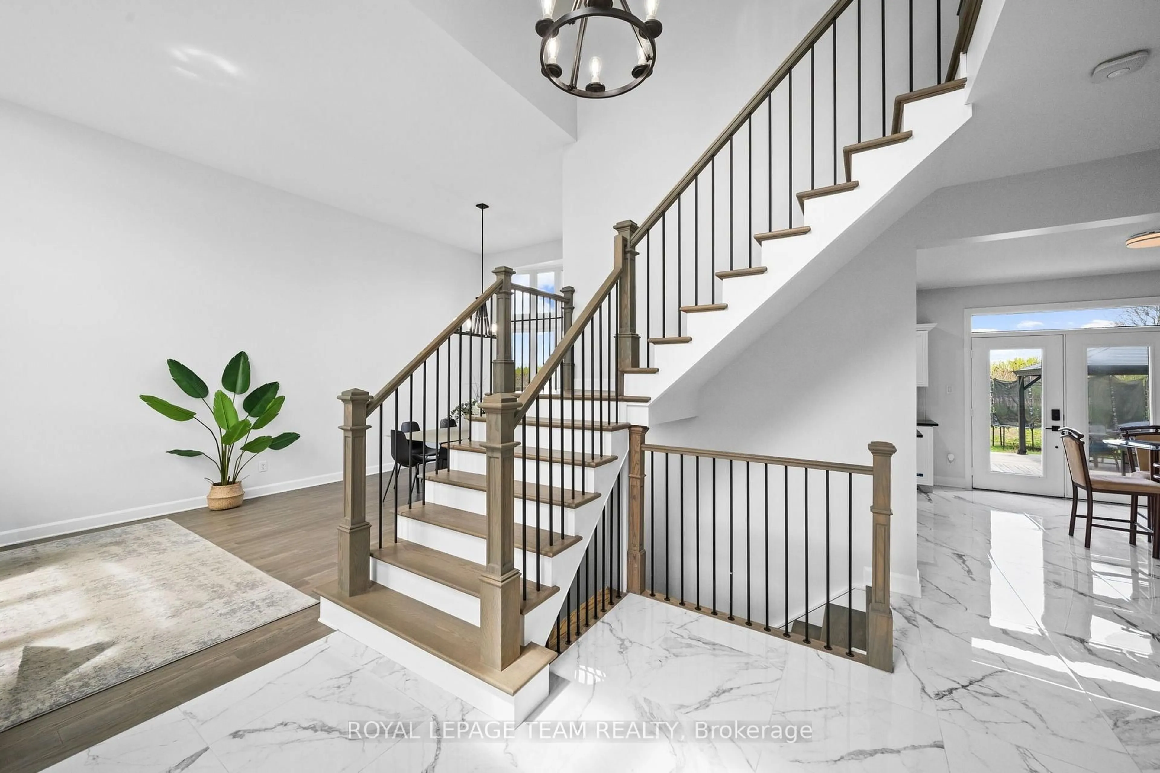 Stairs for 6936 Mary Anne Dr, Ottawa Ontario K4P 0B9
