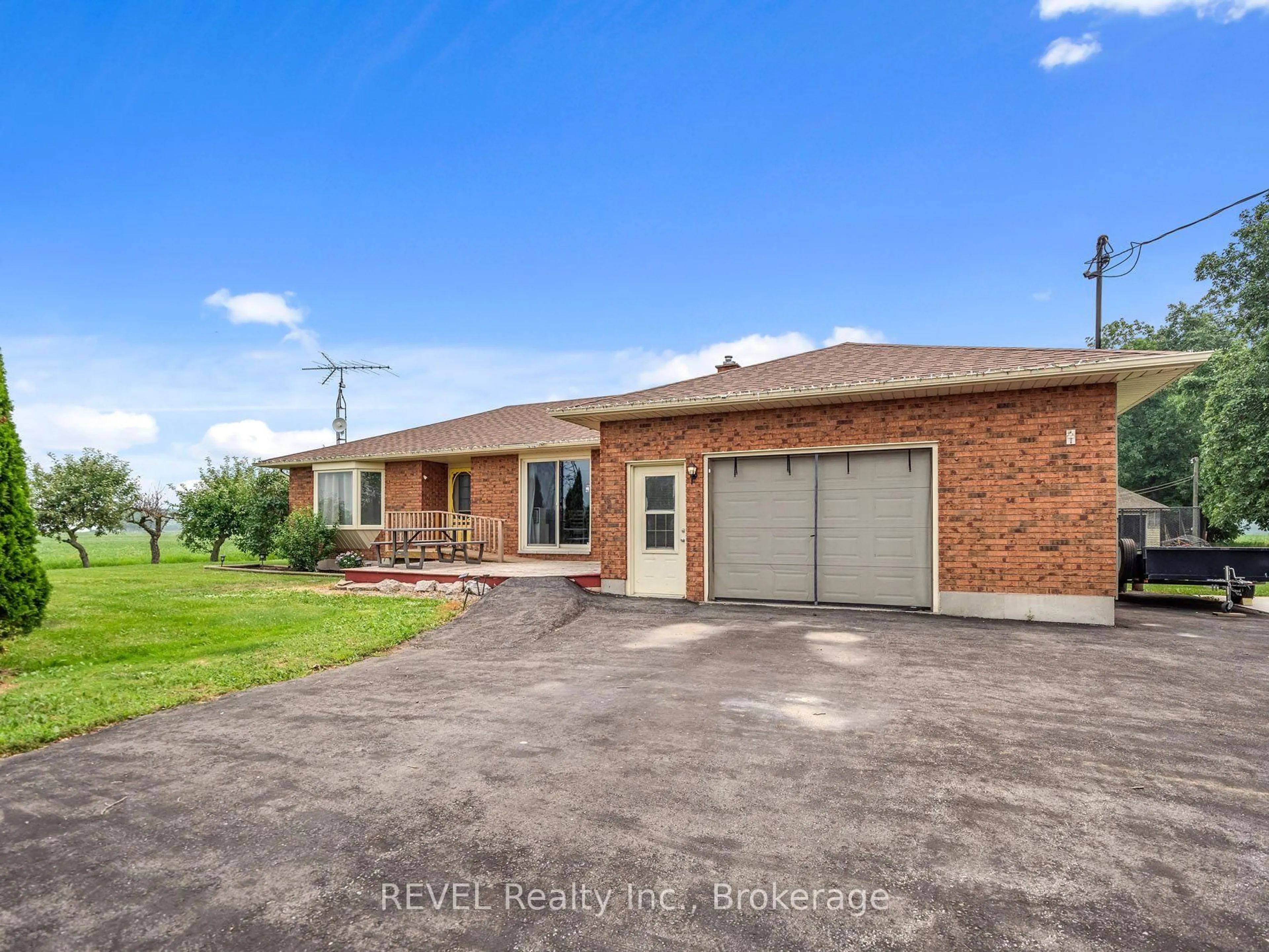 A pic from outside/outdoor area/front of a property/back of a property/a pic from drone, street for 5282 Spring Creek Rd, West Lincoln Ontario L0R 2A0