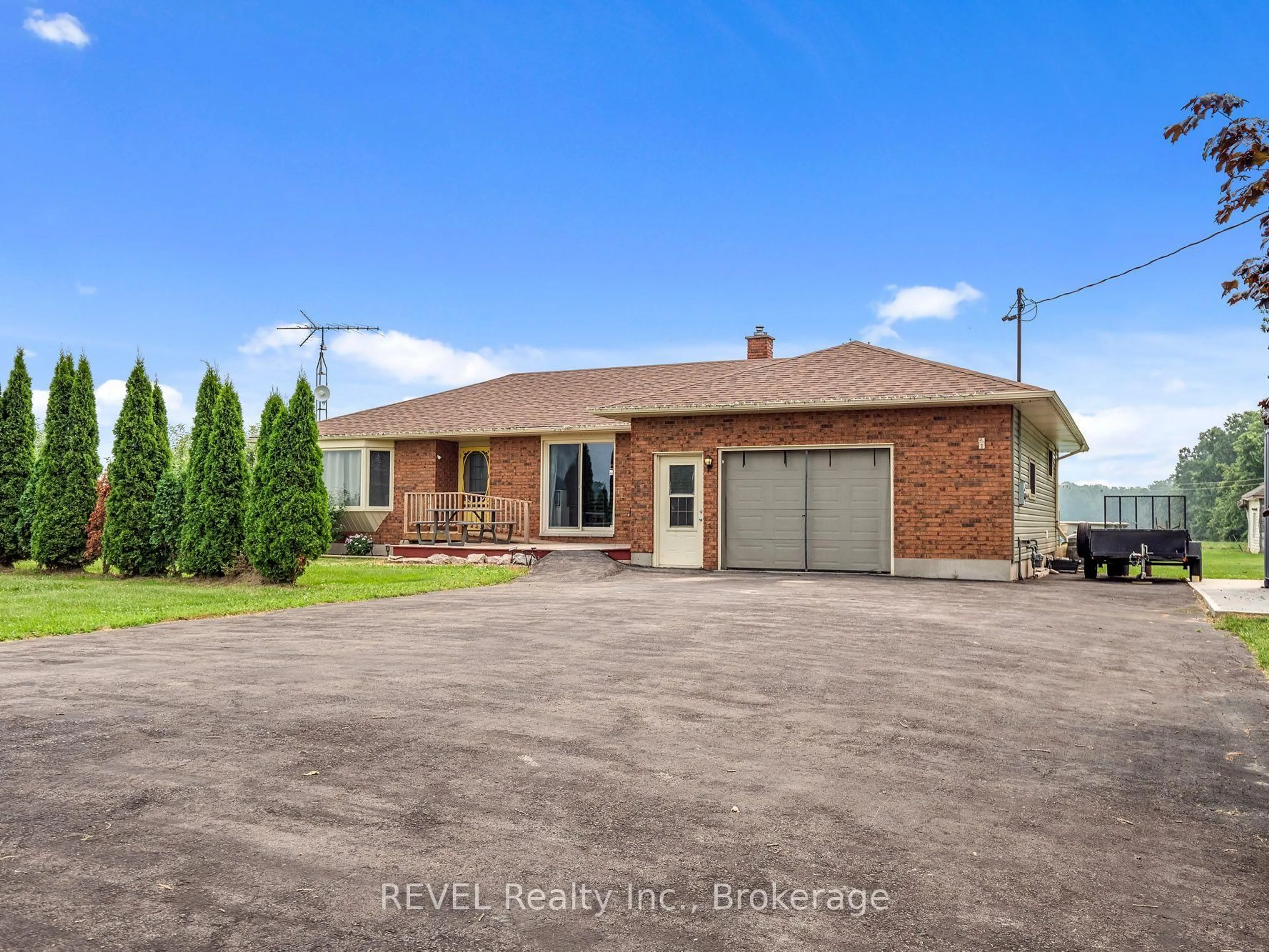 Home with brick exterior material, street for 5282 Spring Creek Rd, West Lincoln Ontario L0R 2A0