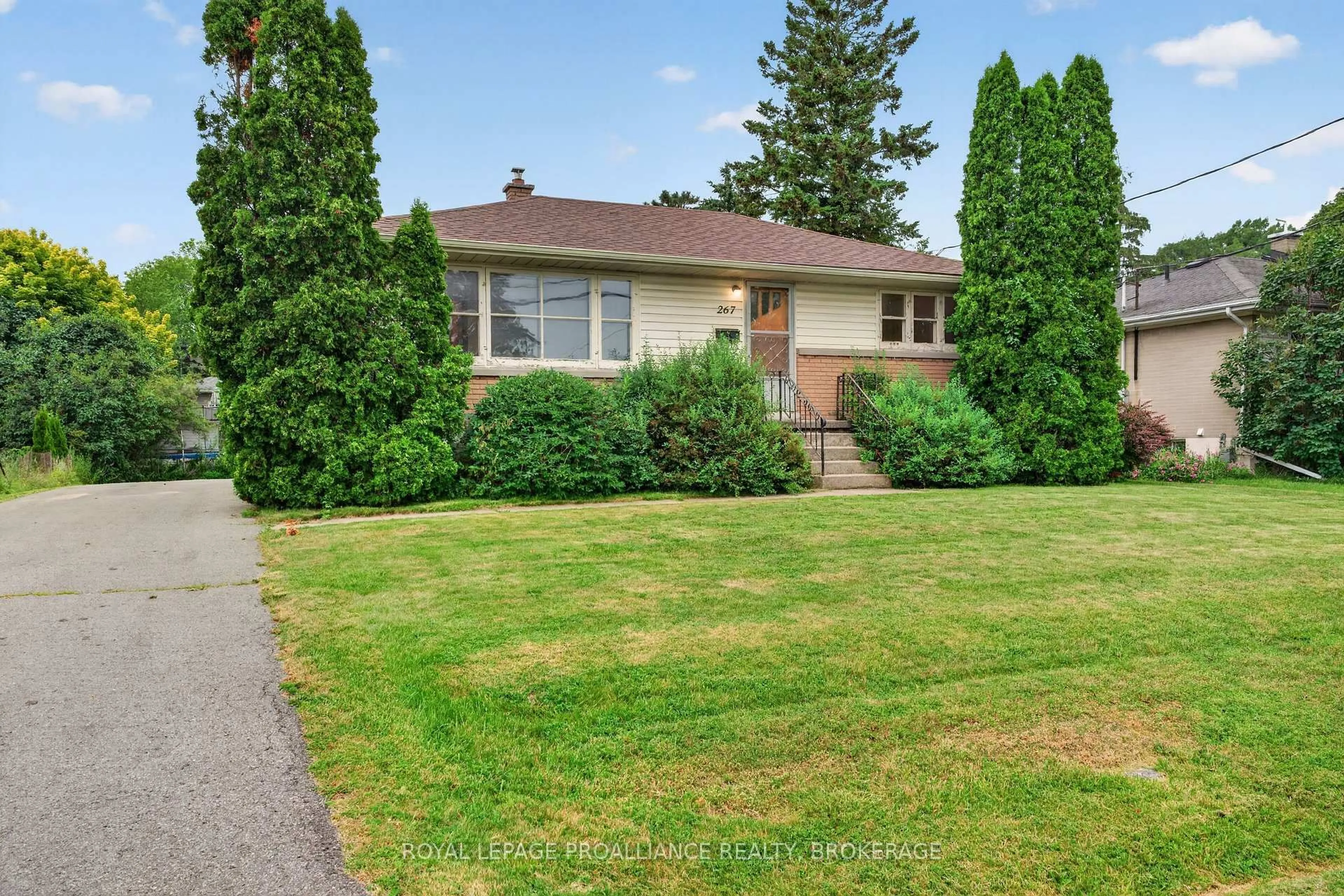 Home with vinyl exterior material, street for 267 Lakeview Ave, Kingston Ontario K7M 3V7