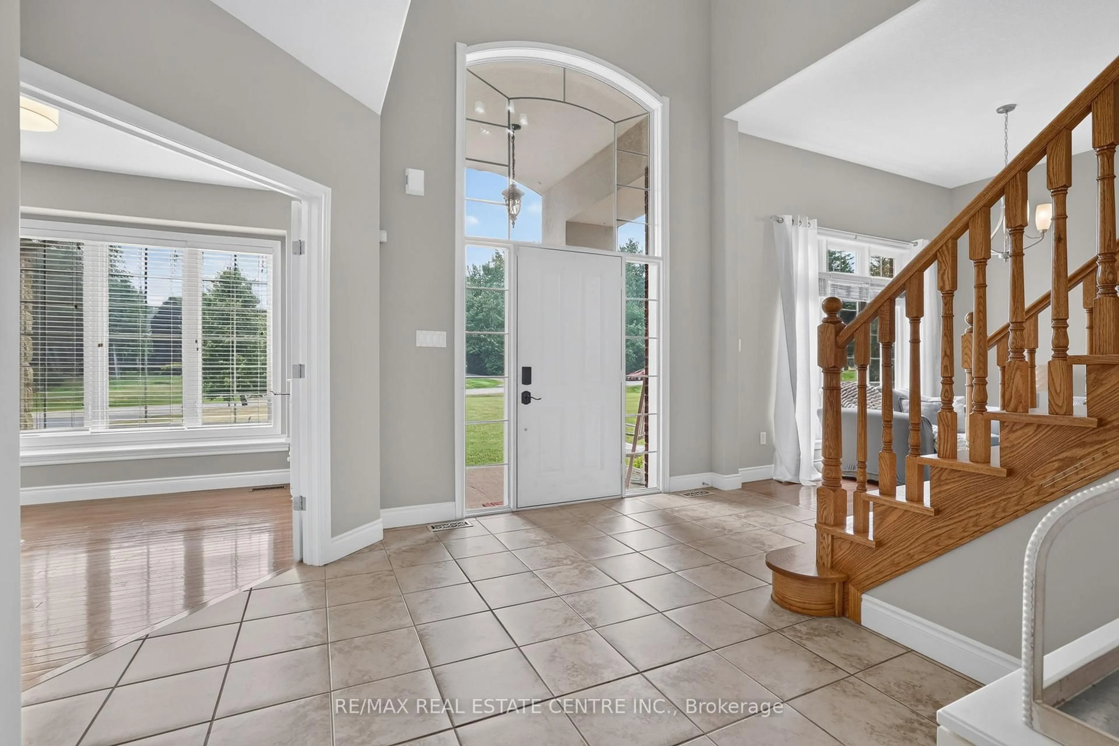 Indoor entryway for 24 Brookhaven Cres, East Garafraxa Ontario L9W 7L9