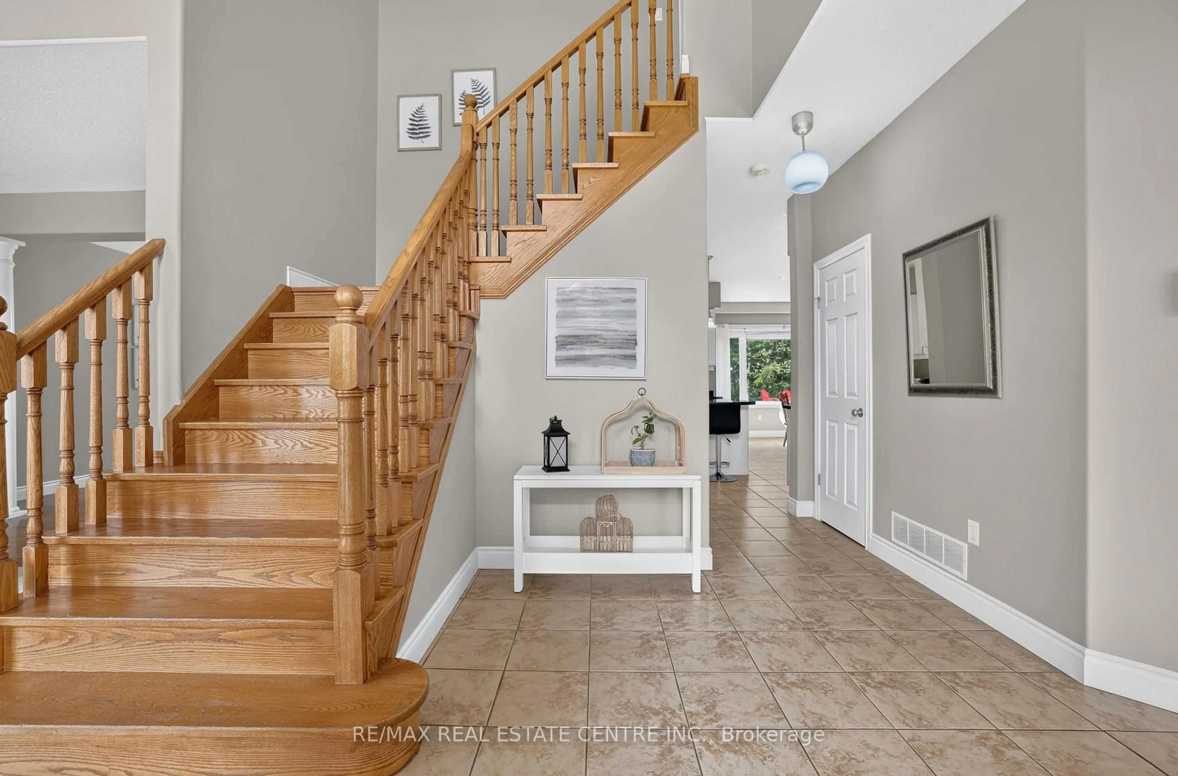 Indoor entryway for 24 Brookhaven Cres, East Garafraxa Ontario L9W 7L9