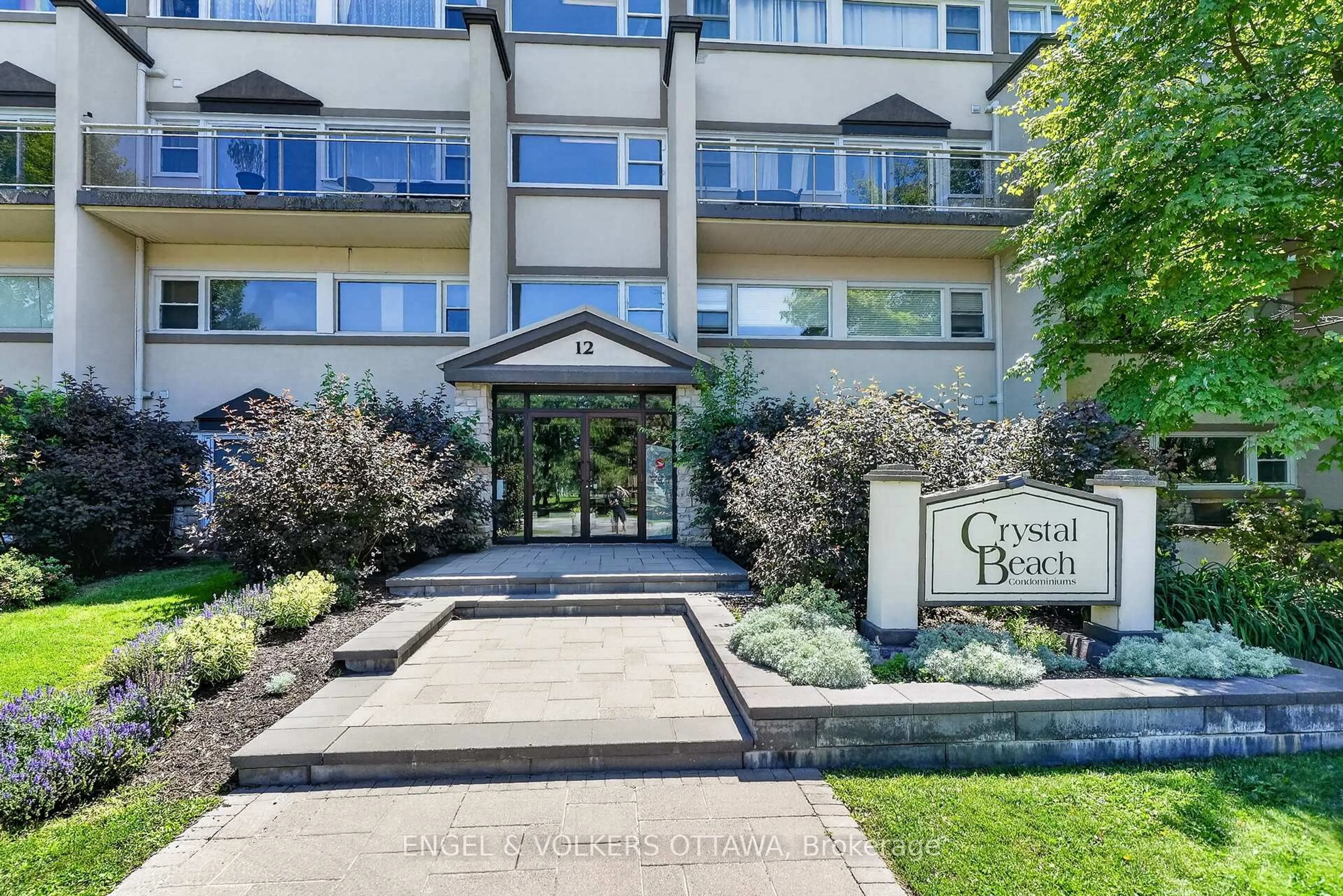 Indoor foyer for 12 CORKSTOWN Rd #119, Ottawa Ontario K2H 5B3
