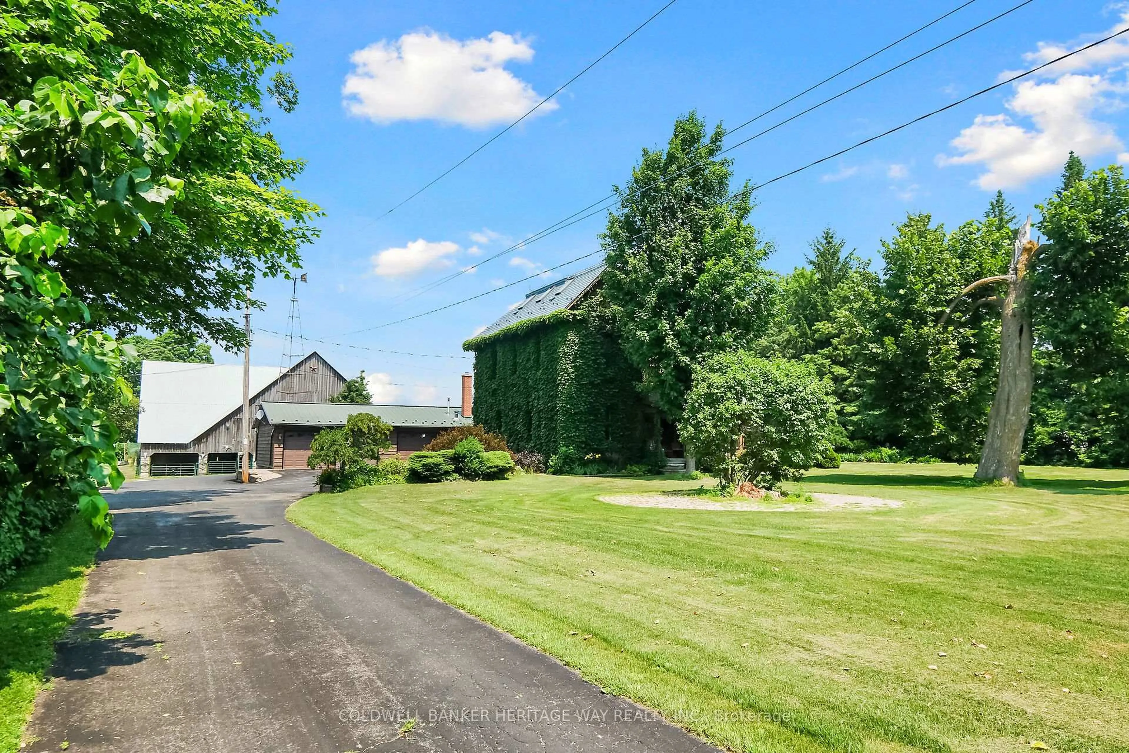 A pic from outside/outdoor area/front of a property/back of a property/a pic from drone, street for 1276 9th Line, Carleton Place Ontario K7C 0V9