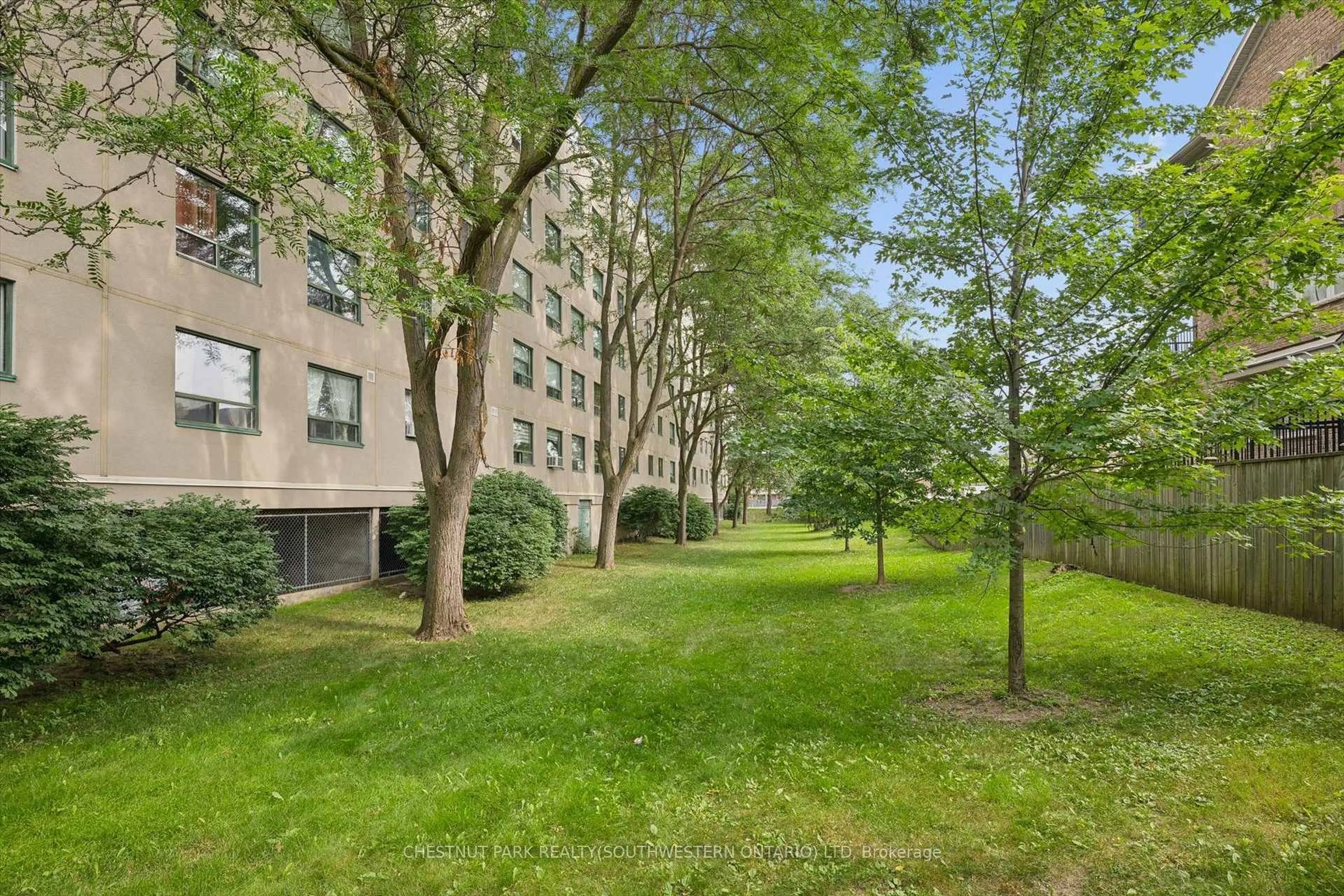 Patio, unknown for 18 Holborn Crt #506, Kitchener Ontario N2A 4A1