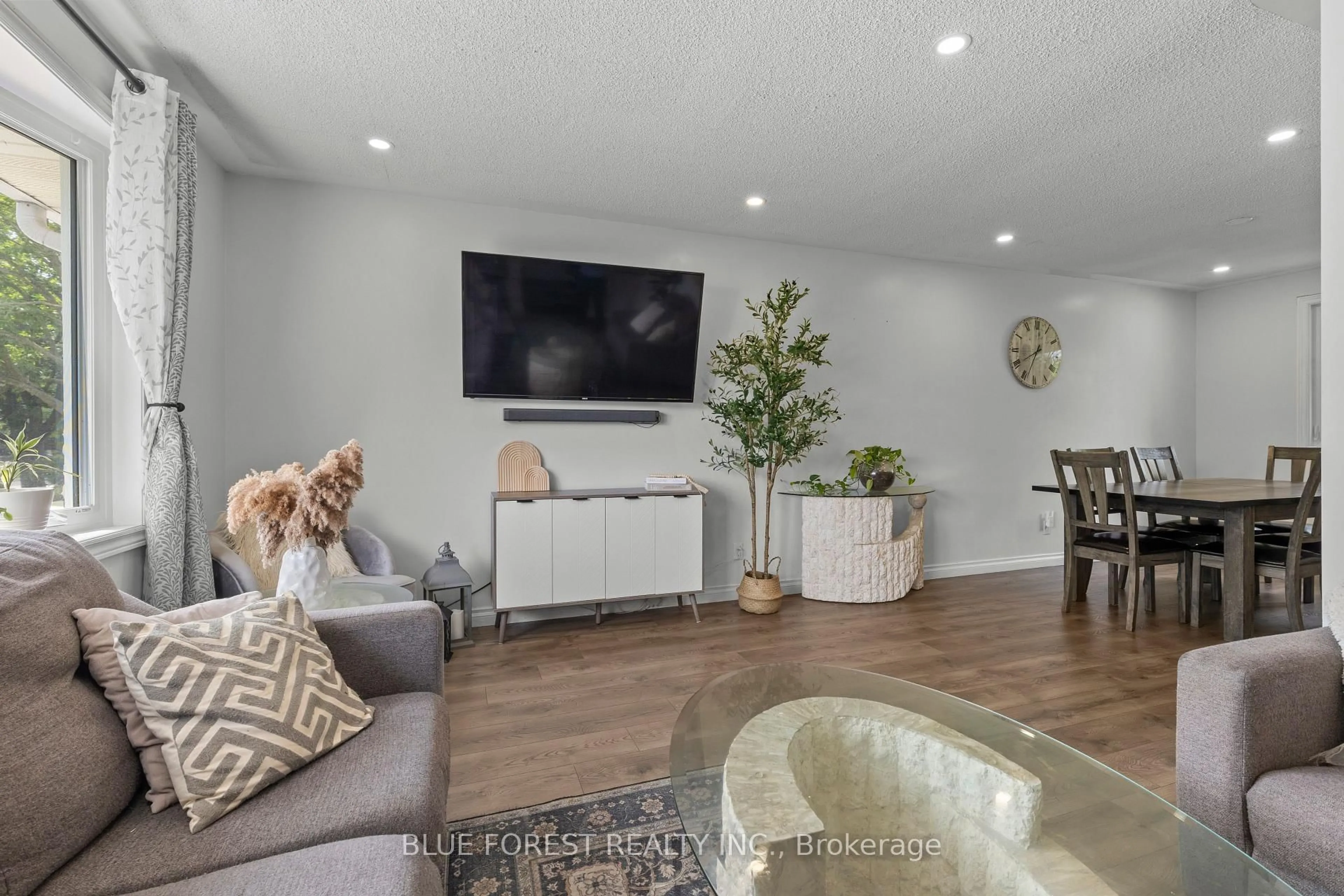 Living room with furniture, unknown for 42 Dunwich Dr, St. Thomas Ontario N5R 4T9