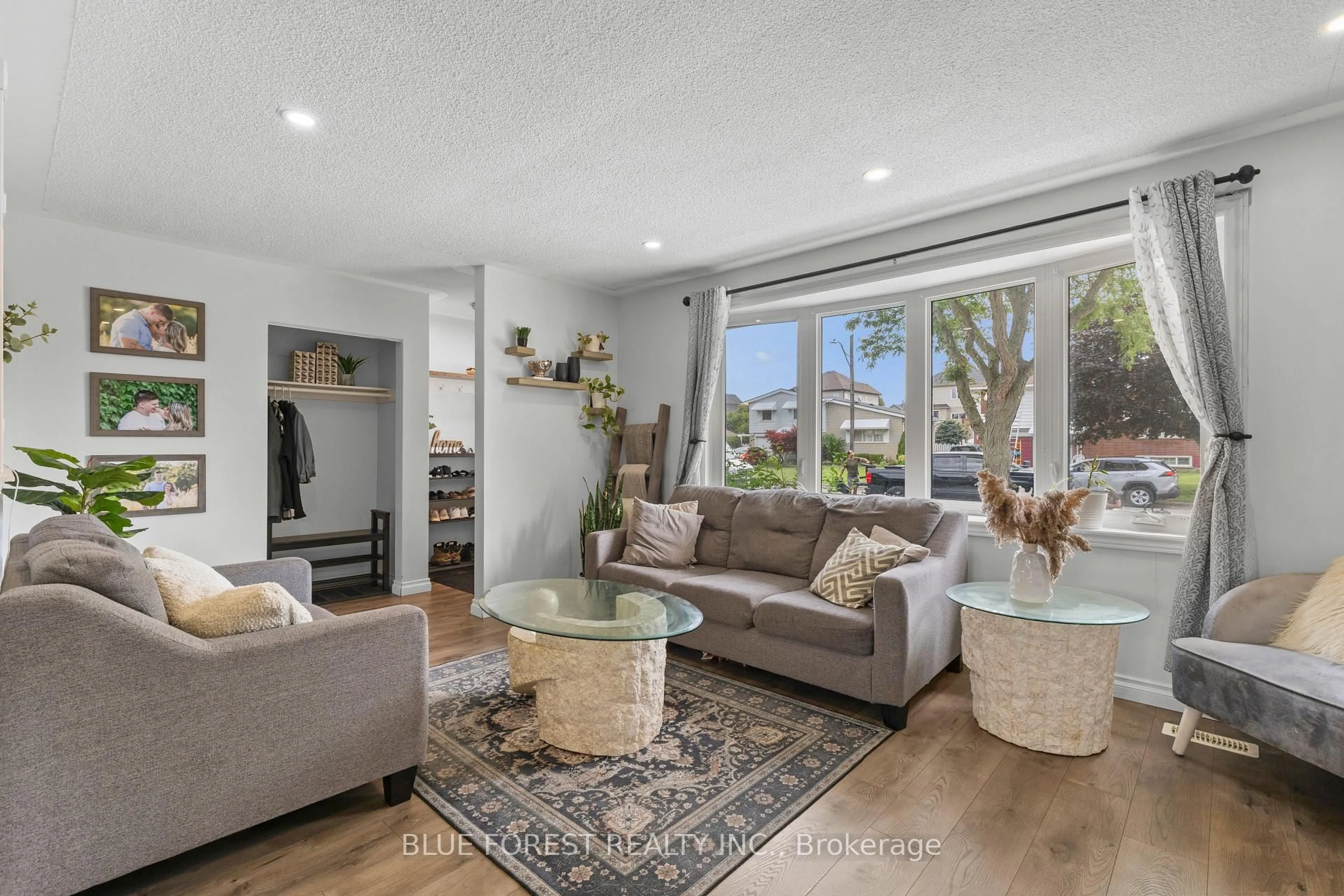 Living room with furniture, unknown for 42 Dunwich Dr, St. Thomas Ontario N5R 4T9