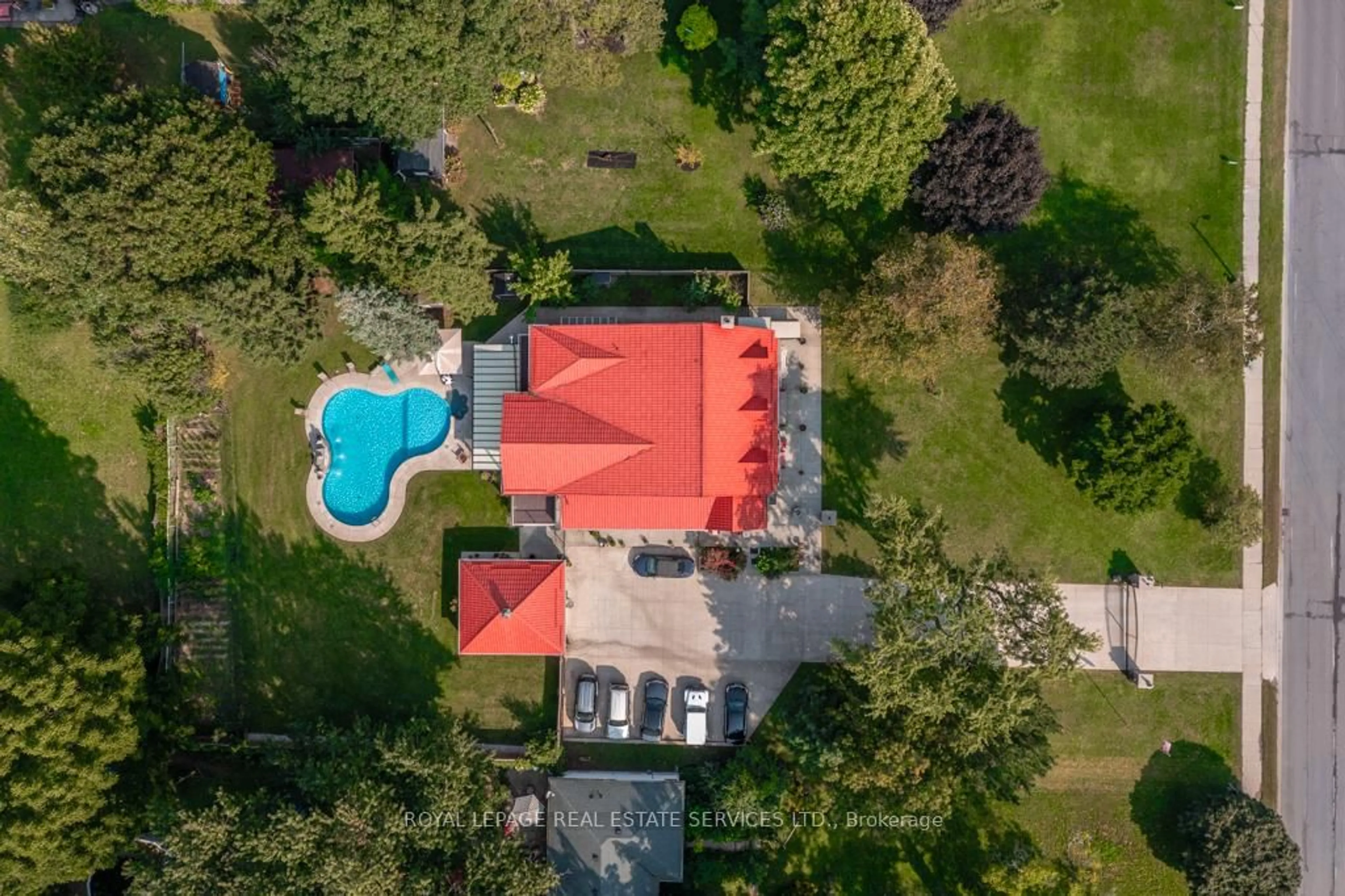 A pic from outside/outdoor area/front of a property/back of a property/a pic from drone, unknown for 6949 Thorold Stone Rd, Niagara Falls Ontario L2J 1B5