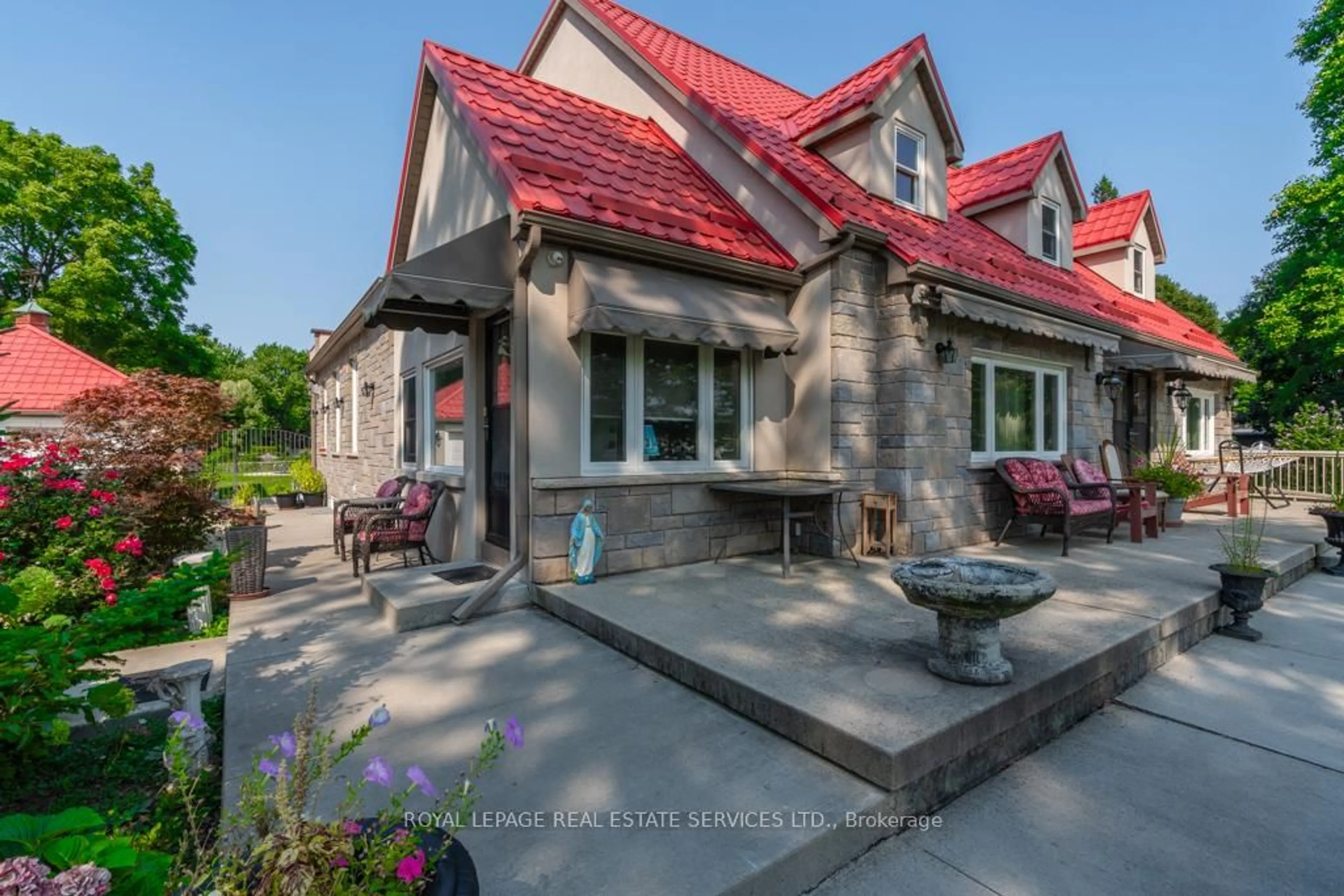 Patio, unknown for 6949 Thorold Stone Rd, Niagara Falls Ontario L2J 1B5
