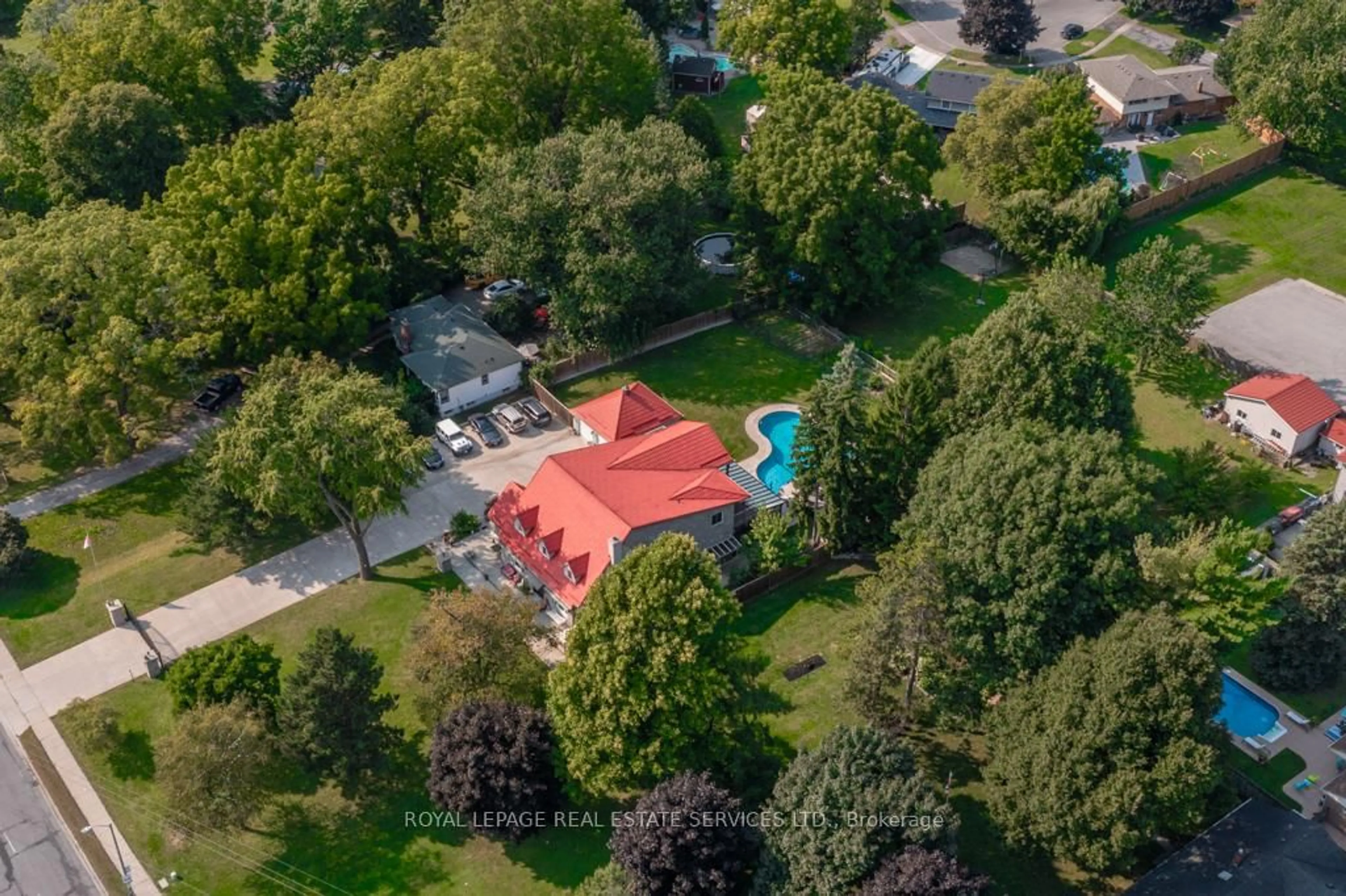 A pic from outside/outdoor area/front of a property/back of a property/a pic from drone, street for 6949 Thorold Stone Rd, Niagara Falls Ontario L2J 1B5