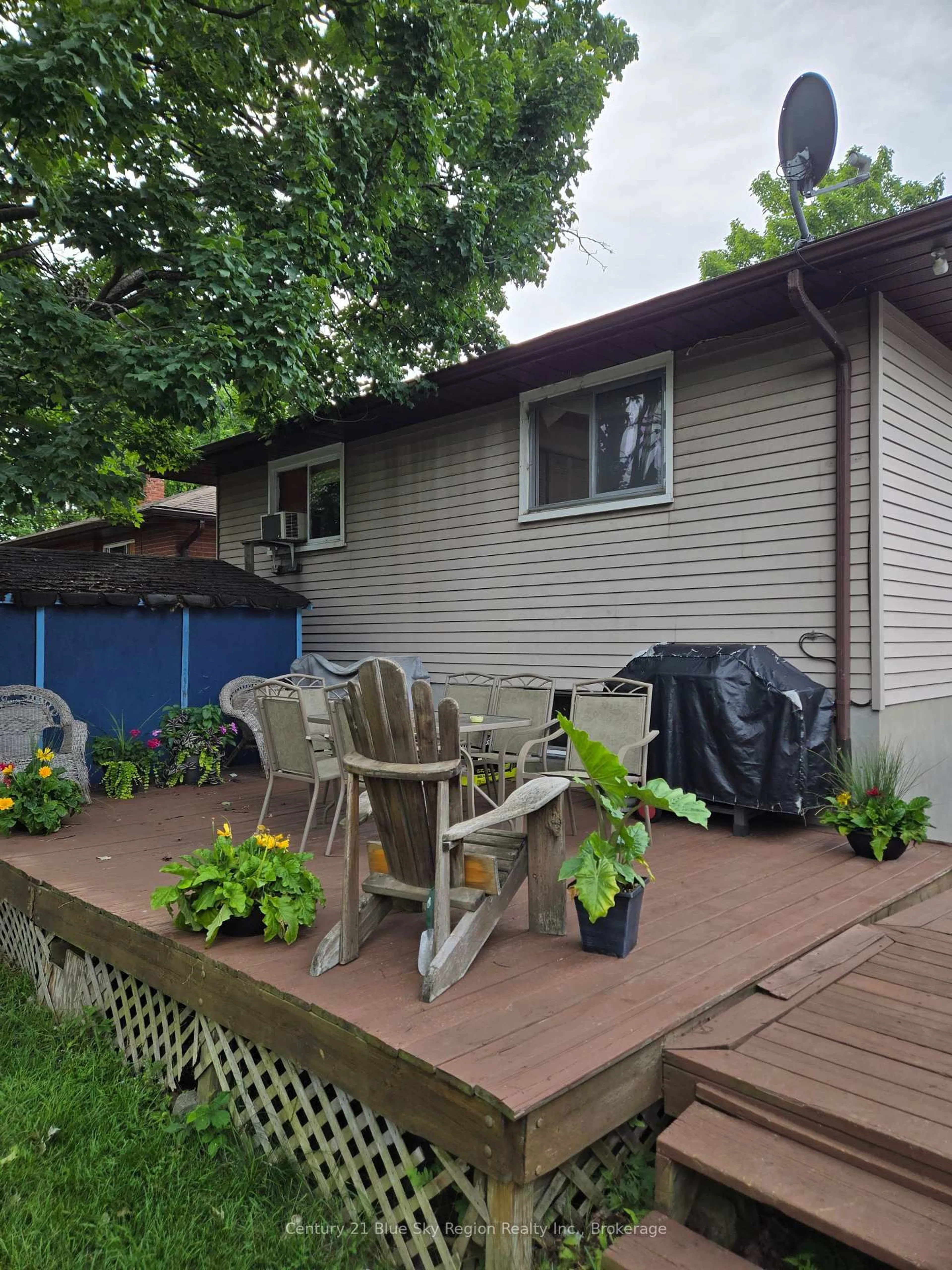 Patio, street for 996 Metcalfe St, North Bay Ontario P1B 2R3