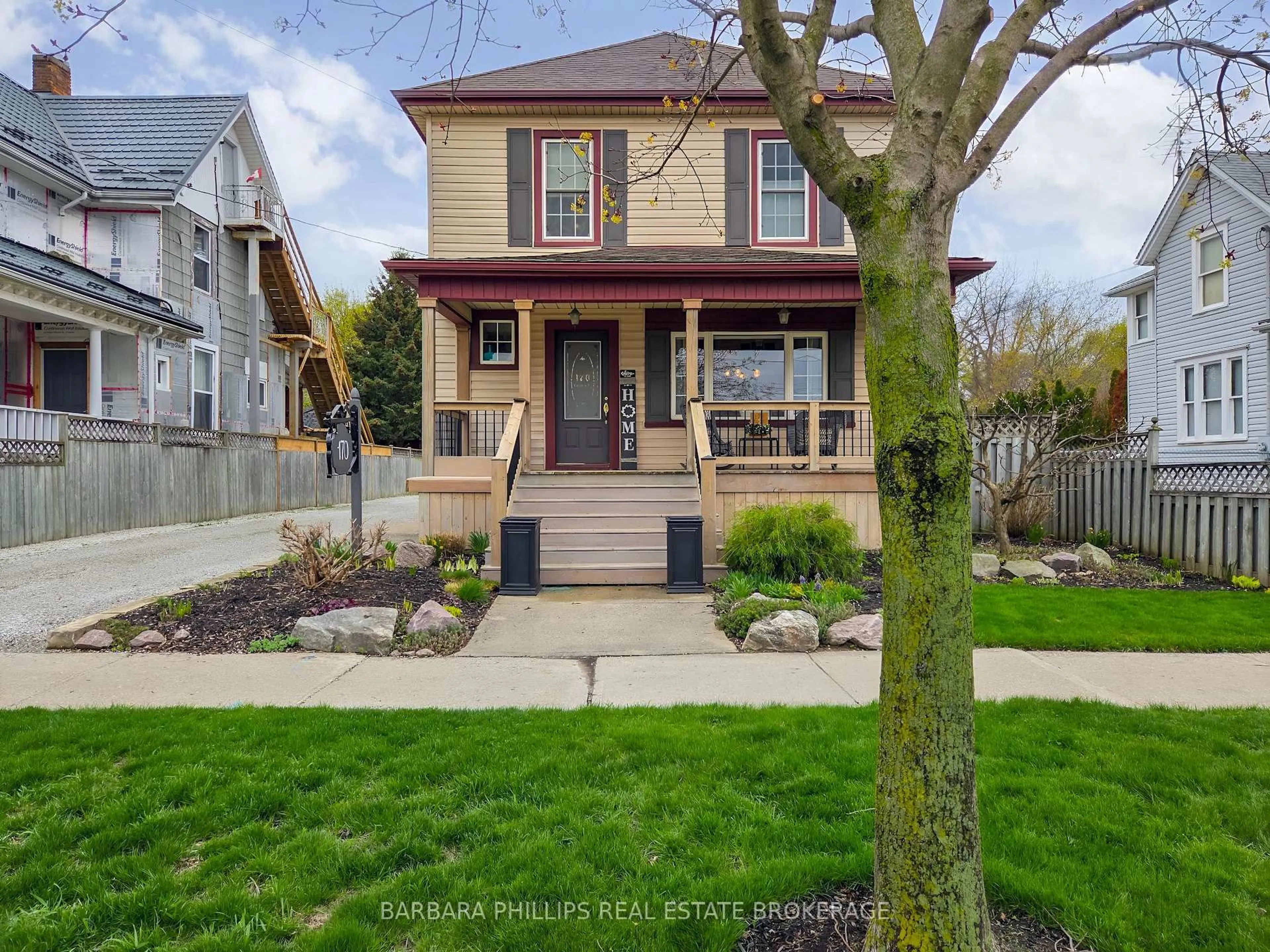Home with vinyl exterior material, street for 170 Lacroix St, Chatham-Kent Ontario N7M 2V2