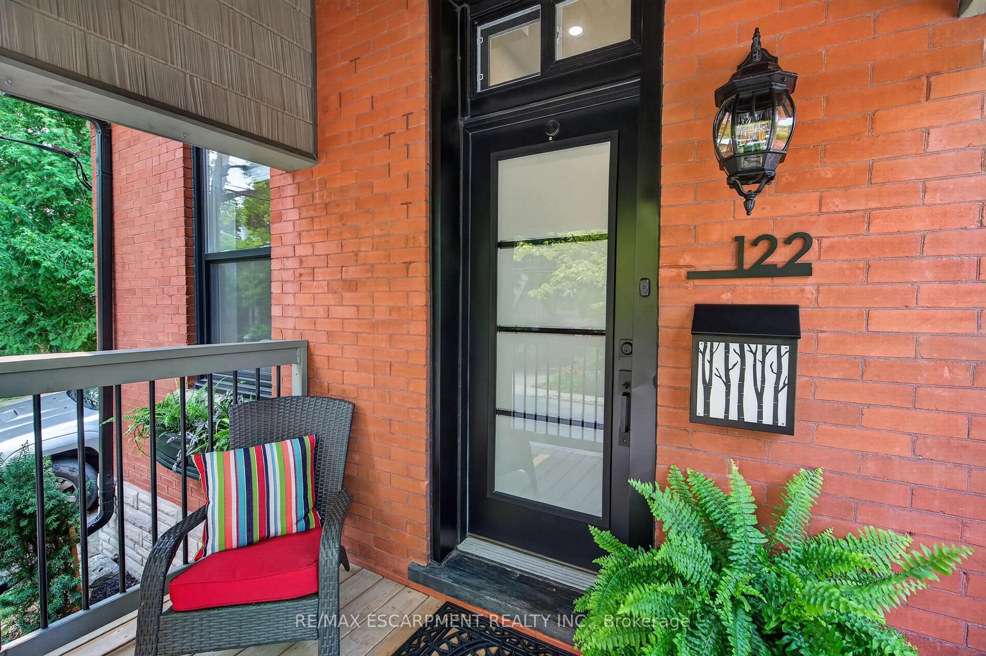 Indoor entryway for 122 Stuart St, Guelph Ontario N1E 4S8