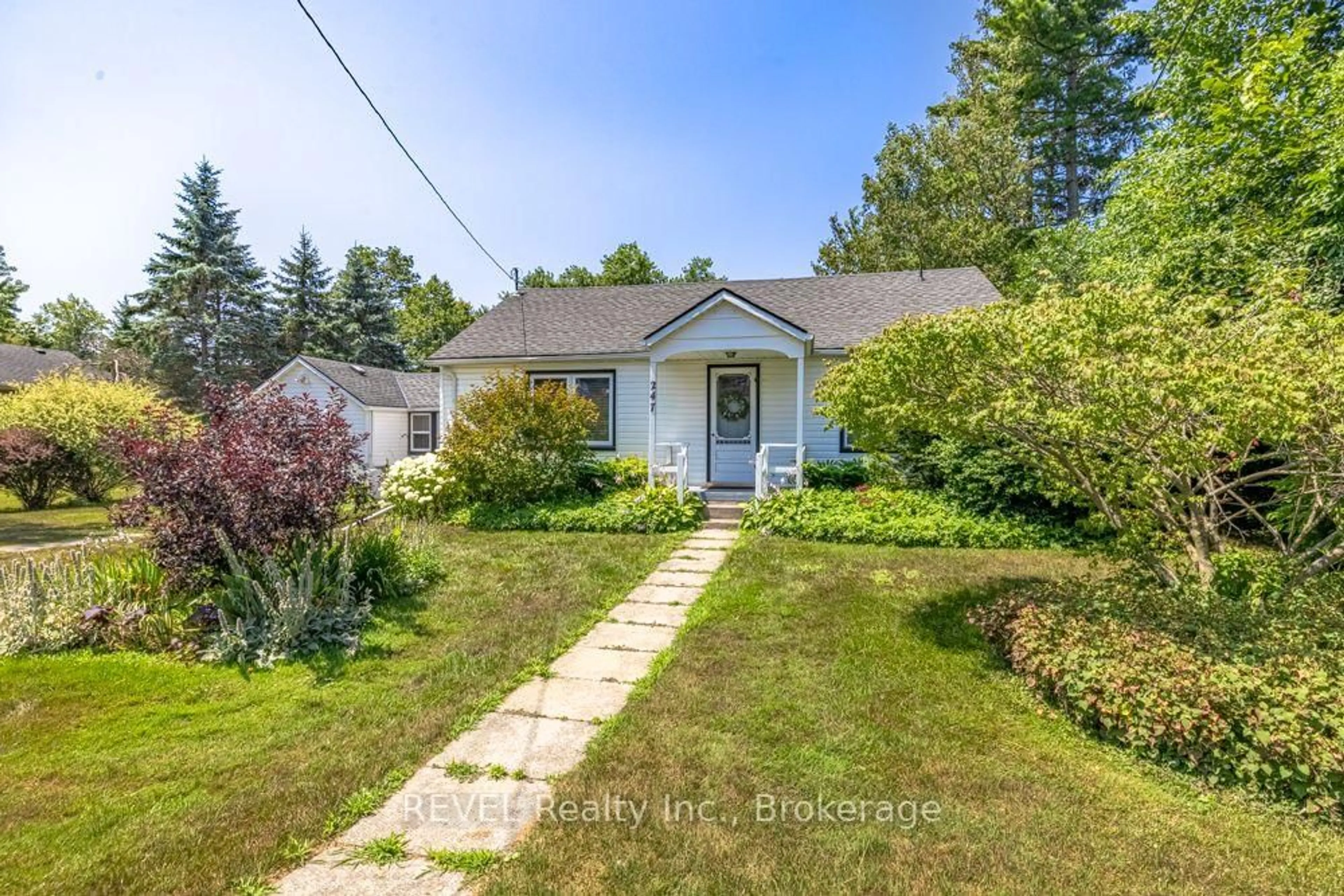A pic from outside/outdoor area/front of a property/back of a property/a pic from drone, street for 247 Nicolas Rd, Fort Erie Ontario L0S 1N0