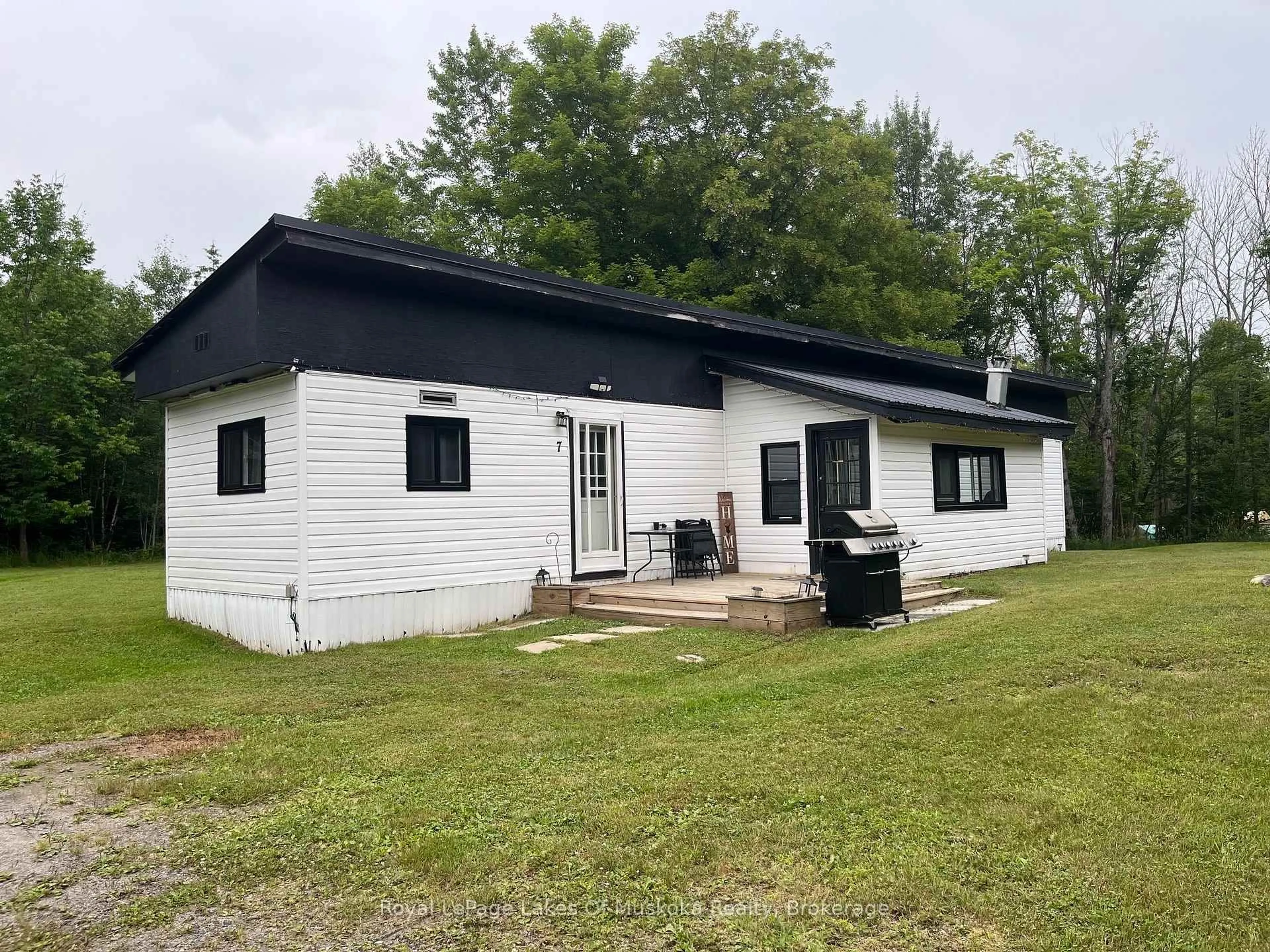 A pic from outside/outdoor area/front of a property/back of a property/a pic from drone, building for 7 Nelson Clelland Rd, Magnetawan Ontario P0A 1G0