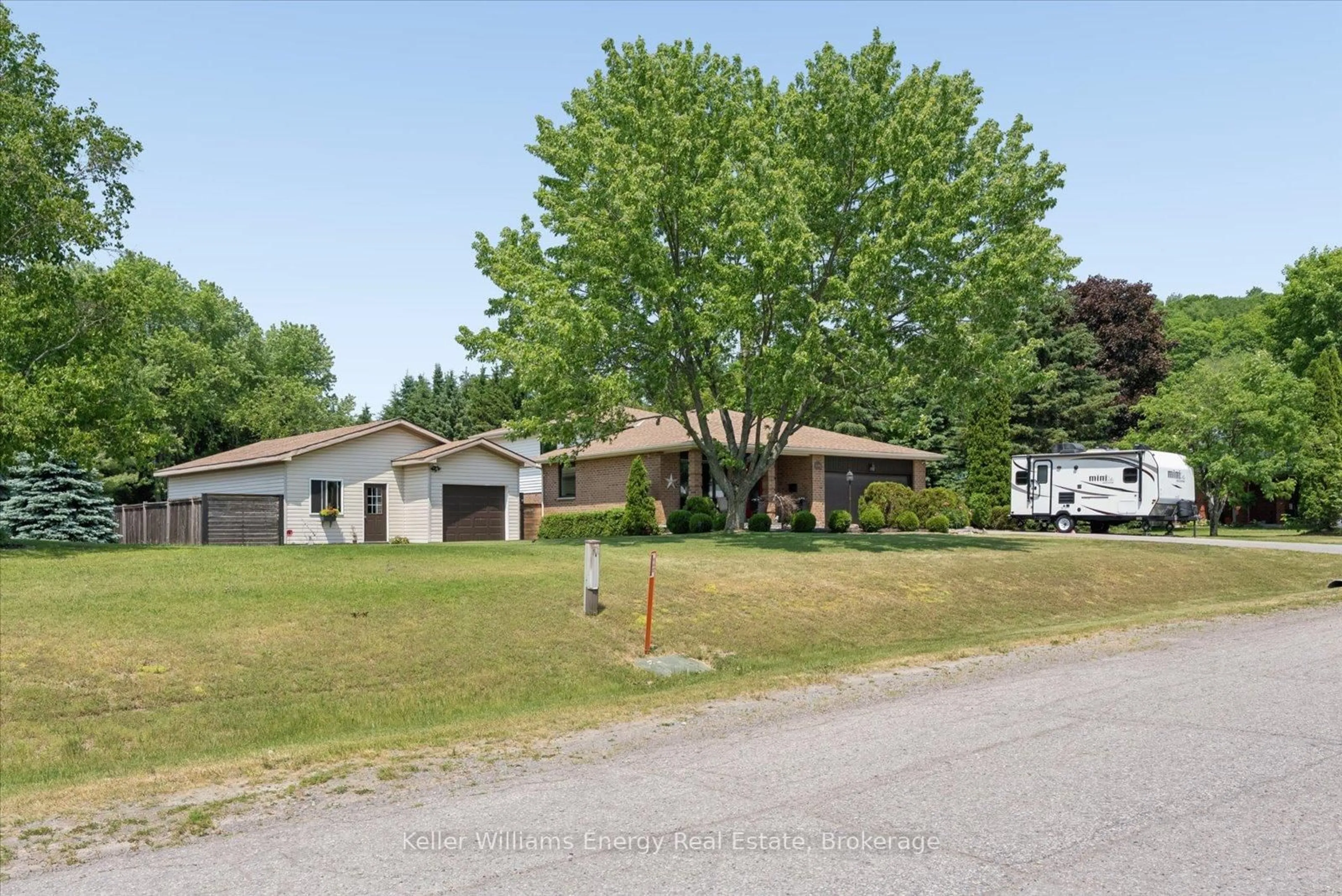 A pic from outside/outdoor area/front of a property/back of a property/a pic from drone, street for 8280 Albert Crt, Hamilton Township Ontario K9A 4J7
