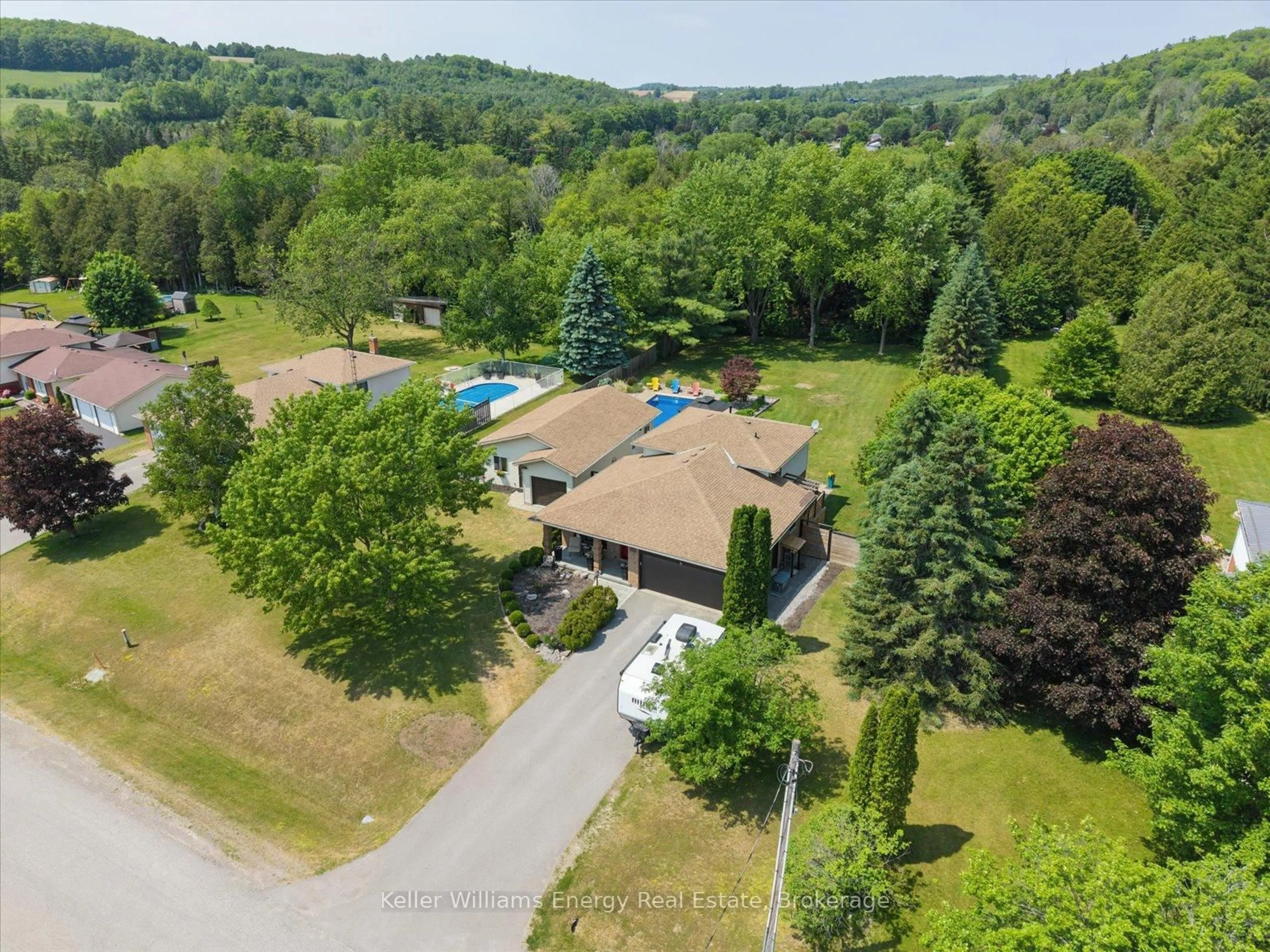 A pic from outside/outdoor area/front of a property/back of a property/a pic from drone, unknown for 8280 Albert Crt, Hamilton Township Ontario K9A 4J7