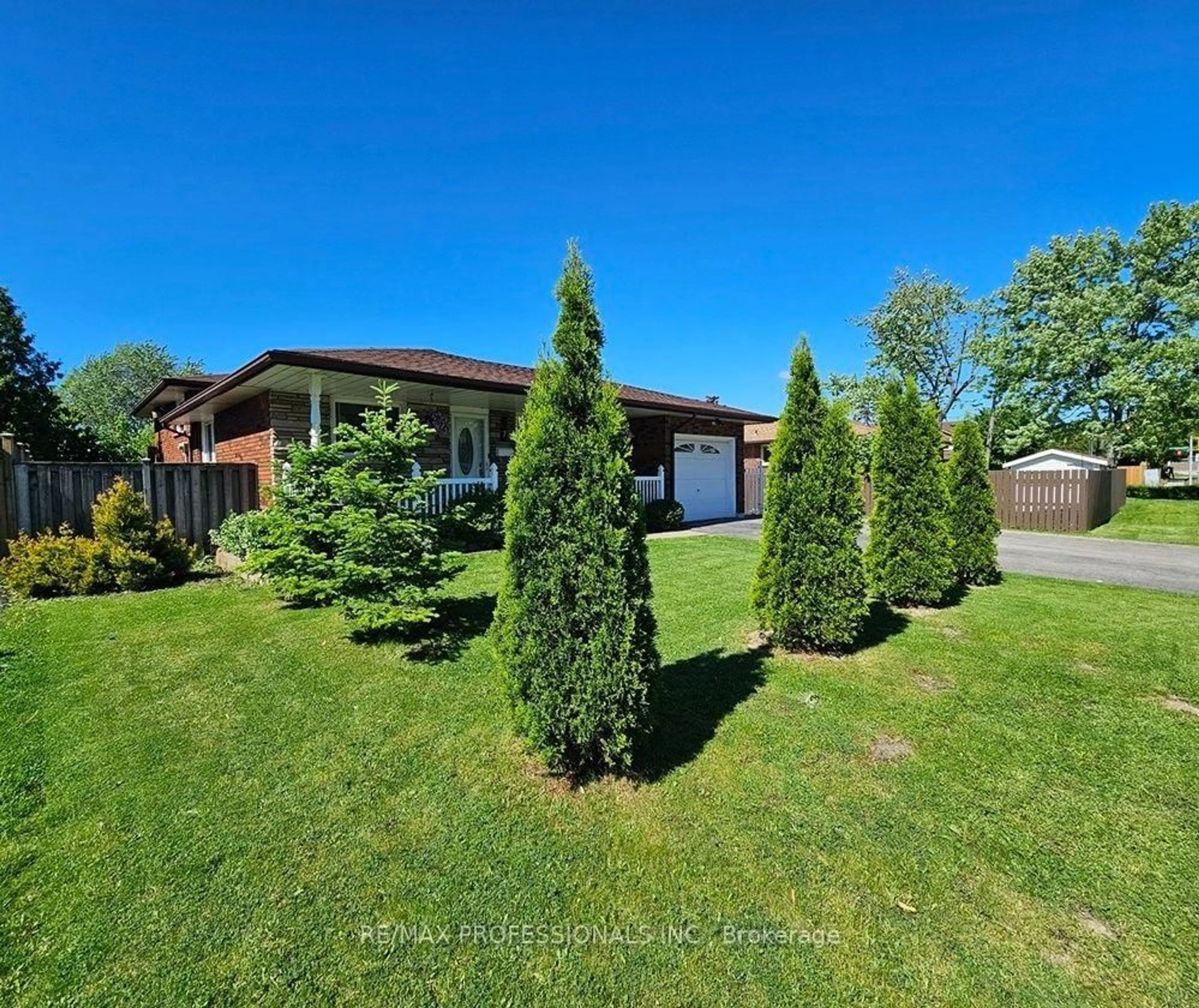 A pic from outside/outdoor area/front of a property/back of a property/a pic from drone, street for 7 Berko Ave, Hamilton Ontario L8V 2P8