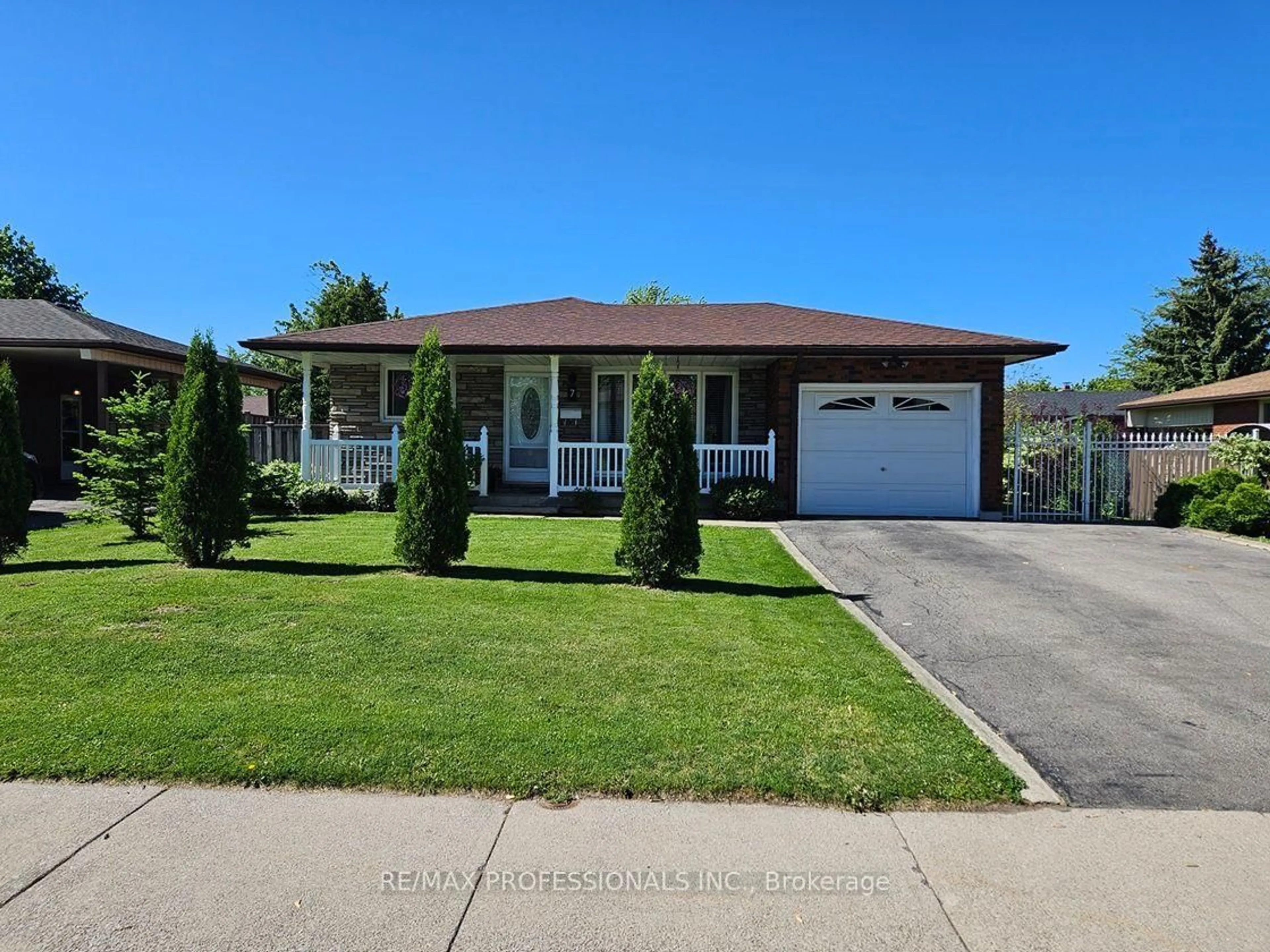 Home with vinyl exterior material, street for 7 Berko Ave, Hamilton Ontario L8V 2P8