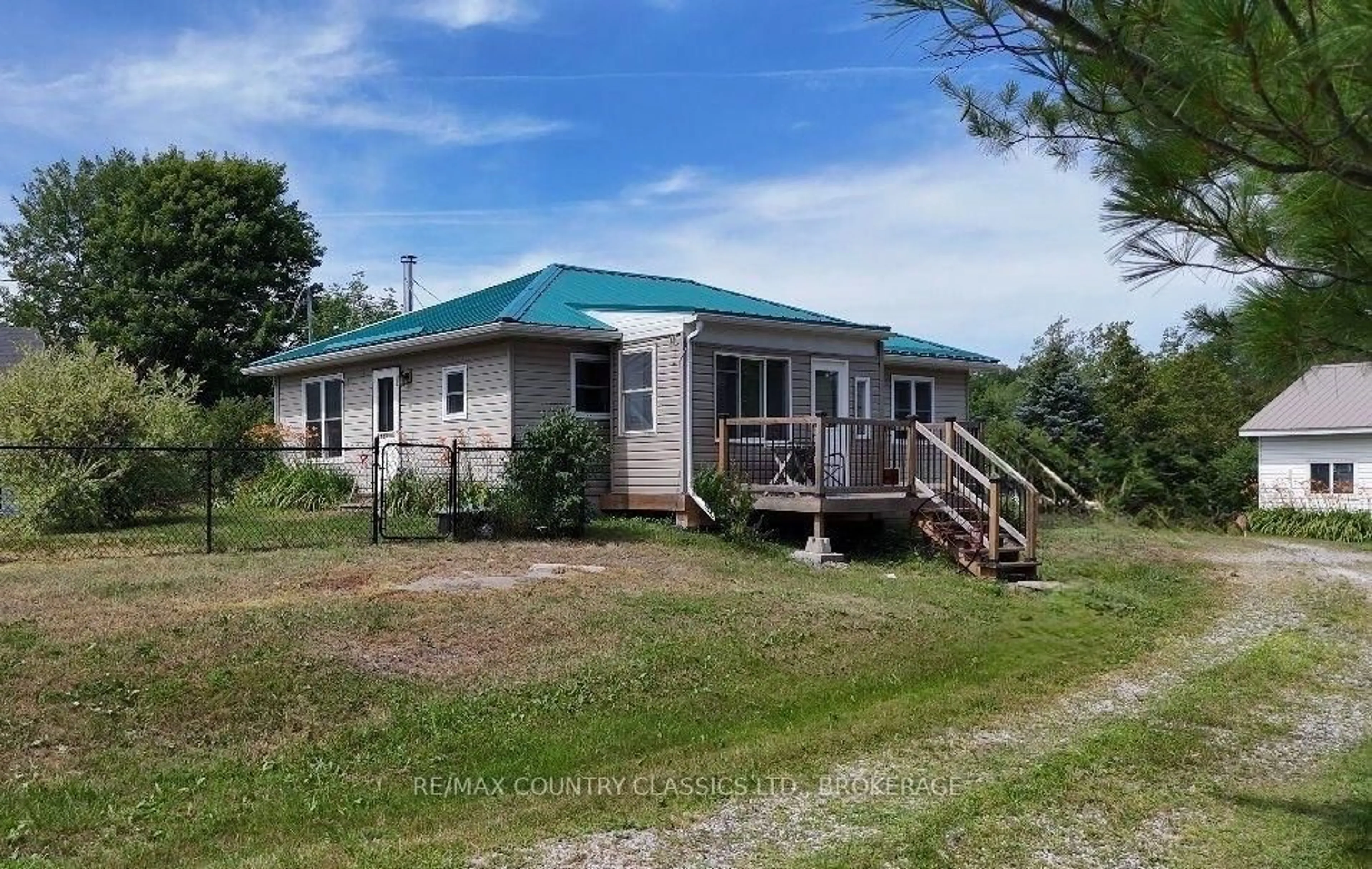 Unknown for 10131 Highway 41, Kaladar Ontario K0H 1Z0
