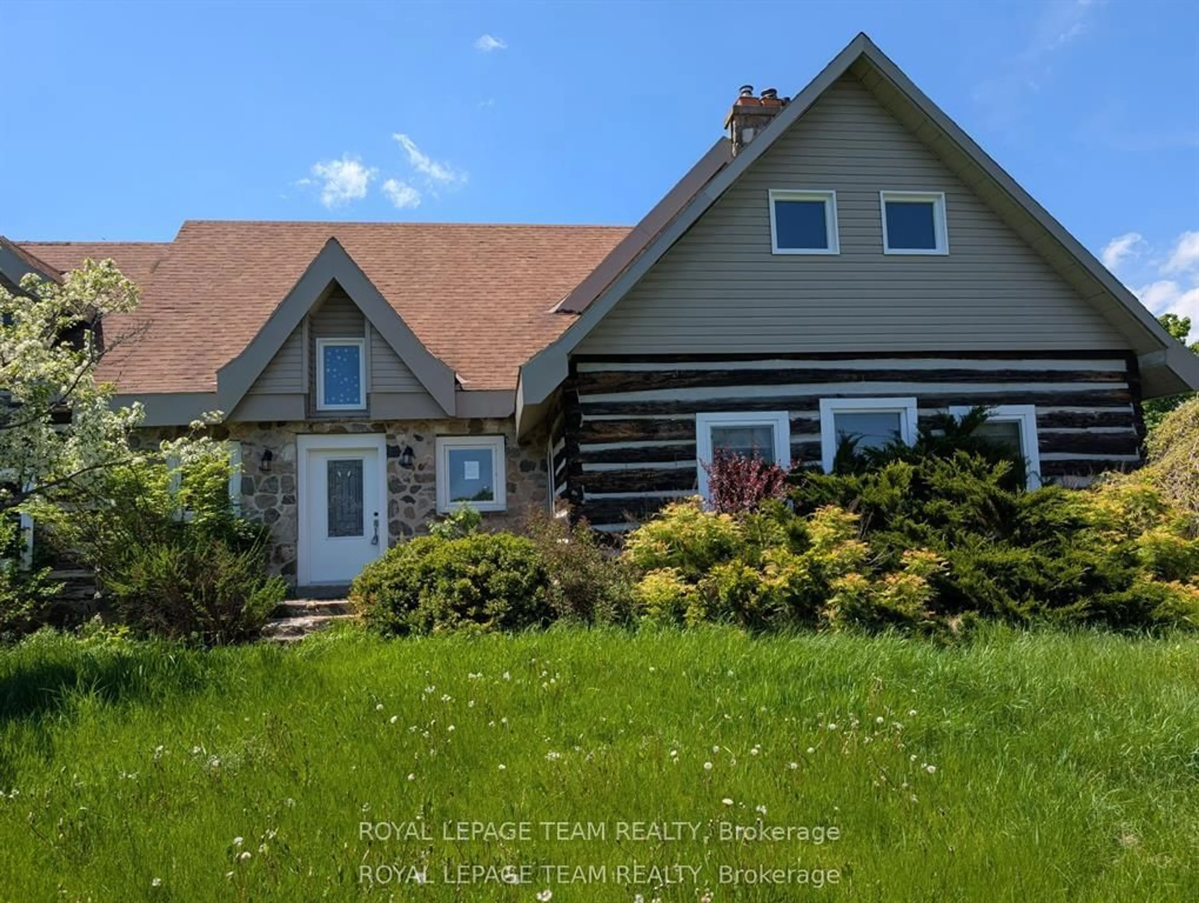 A pic from outside/outdoor area/front of a property/back of a property/a pic from drone, unknown for 9741 Canoe Lake Rd, Godfrey Ontario K0H 1T0